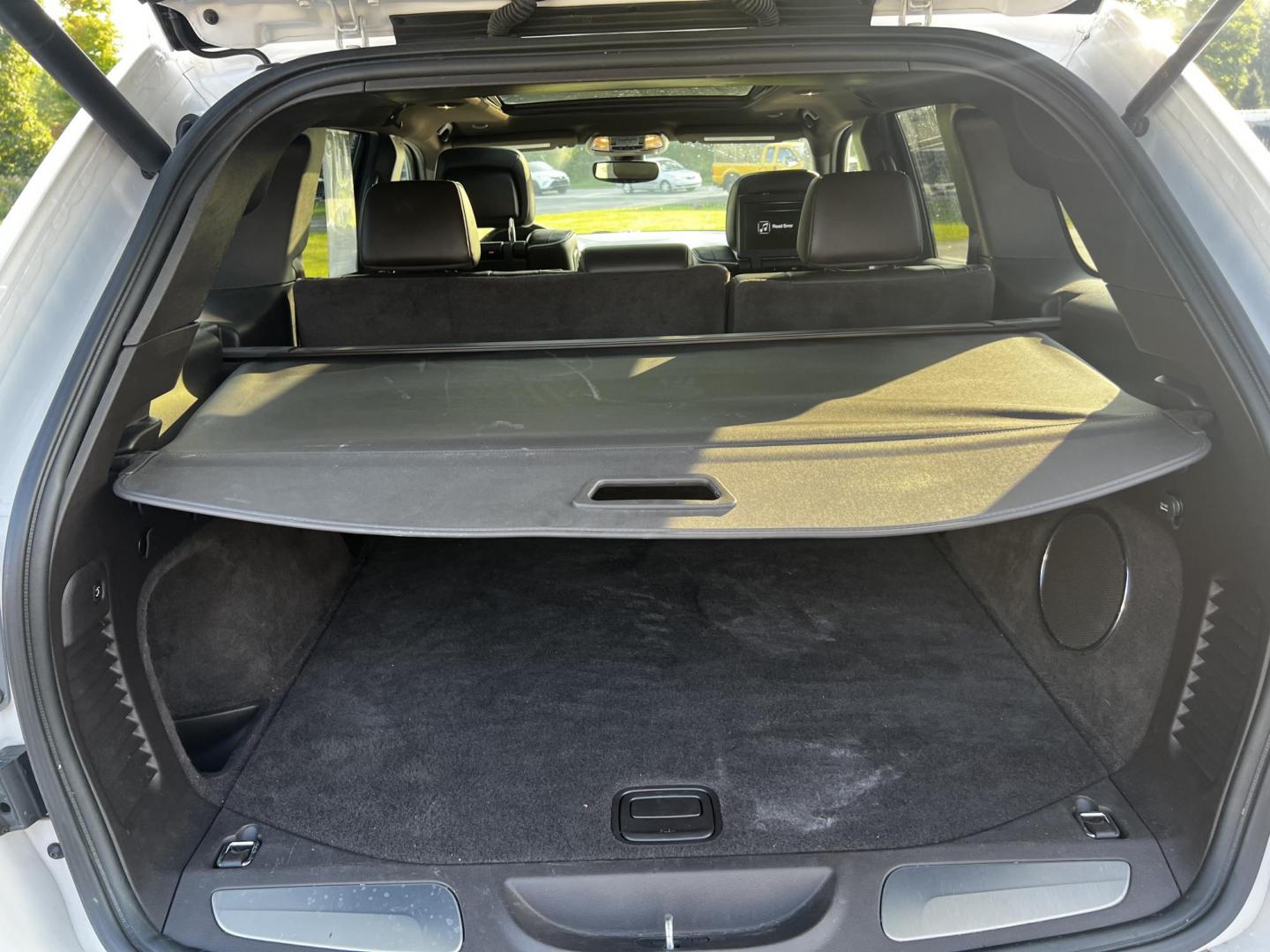 2018 White /Brown Jeep Grand Cherokee Overland 4WD (1C4RJFCGXJC) with an 3.6L V6 DOHC 24V engine, 8A transmission, located at 11115 Chardon Rd. , Chardon, OH, 44024, (440) 214-9705, 41.580246, -81.241943 - Photo#39