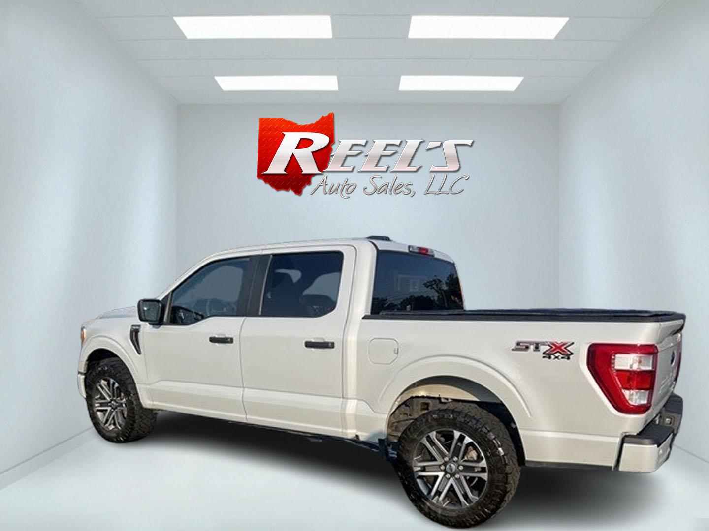 2021 White /Black Ford F-150 STX SuperCrew 5.5-ft. Bed 4WD (1FTEW1EP0MK) with an 2.7L V6 DOHC 24V TWIN TURBO engine, 10 Speed Auto transmission, located at 11115 Chardon Rd. , Chardon, OH, 44024, (440) 214-9705, 41.580246, -81.241943 - This One Owner 2021 Ford F-150 STX Crew Cab 4WD is a well-rounded truck that offers a blend of power, efficiency, and modern technology. Its 2.7-liter Twin Turbo EcoBoost V6 engine produces 325 horsepower and 400 lb-ft of torque, paired with a 10-speed automatic transmission and a 3.55 gearing locki - Photo#7