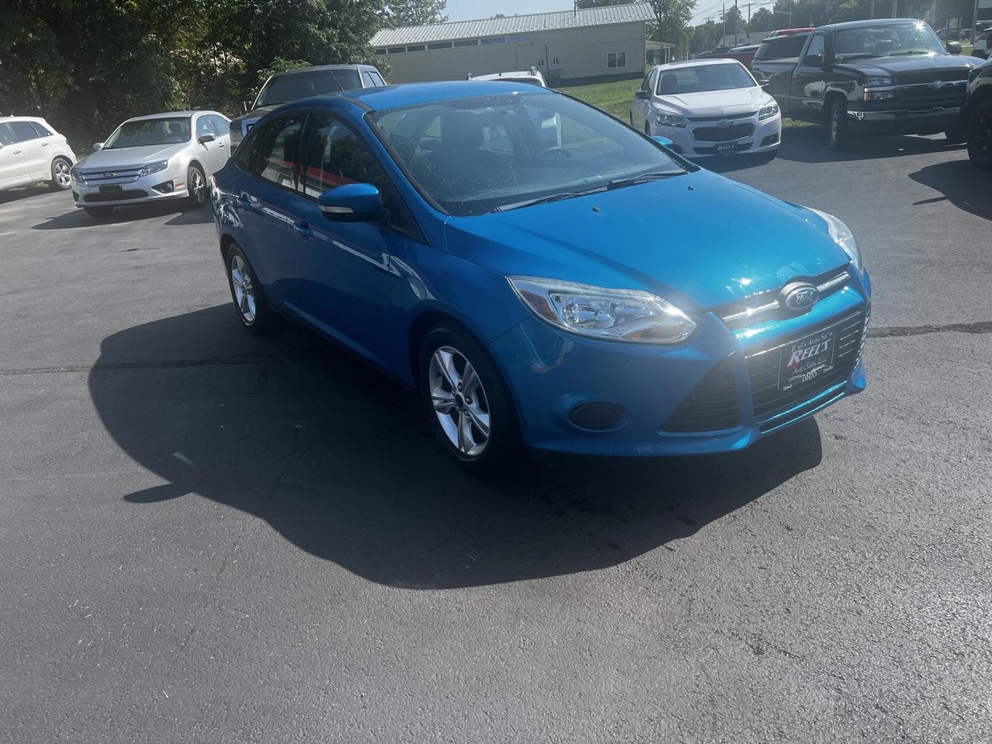 2013 Blue /Black Ford Focus SE Sedan (1FADP3F29DL) with an 2.0L I4 DOHC 16V engine, 6-Speed Automatic transmission, located at 547 E. Main St., Orwell, OH, 44076, (440) 437-5893, 41.535435, -80.847855 - Photo#2