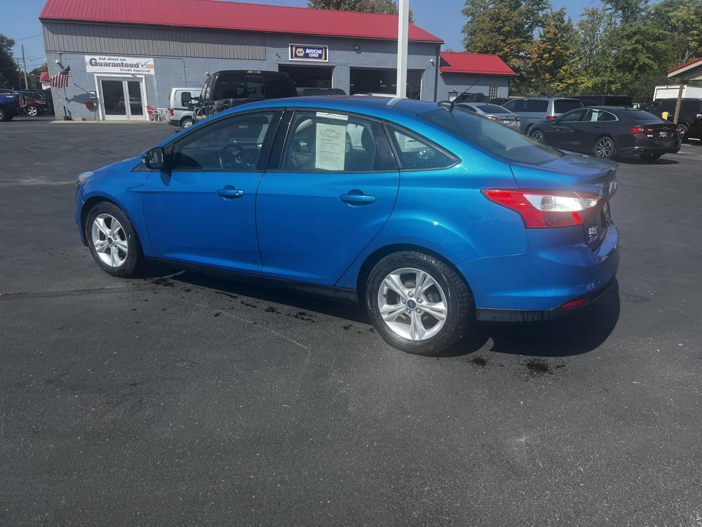 2013 Blue /Black Ford Focus SE Sedan (1FADP3F29DL) with an 2.0L I4 DOHC 16V engine, 6-Speed Automatic transmission, located at 547 E. Main St., Orwell, OH, 44076, (440) 437-5893, 41.535435, -80.847855 - Photo#11