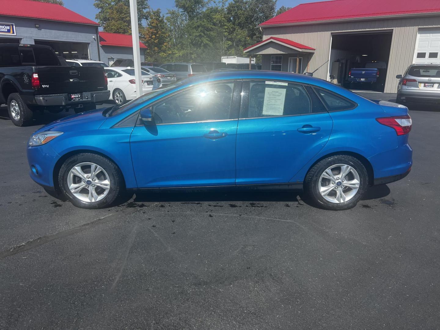 2013 Blue /Black Ford Focus SE Sedan (1FADP3F29DL) with an 2.0L I4 DOHC 16V engine, 6-Speed Automatic transmission, located at 547 E. Main St., Orwell, OH, 44076, (440) 437-5893, 41.535435, -80.847855 - Photo#12