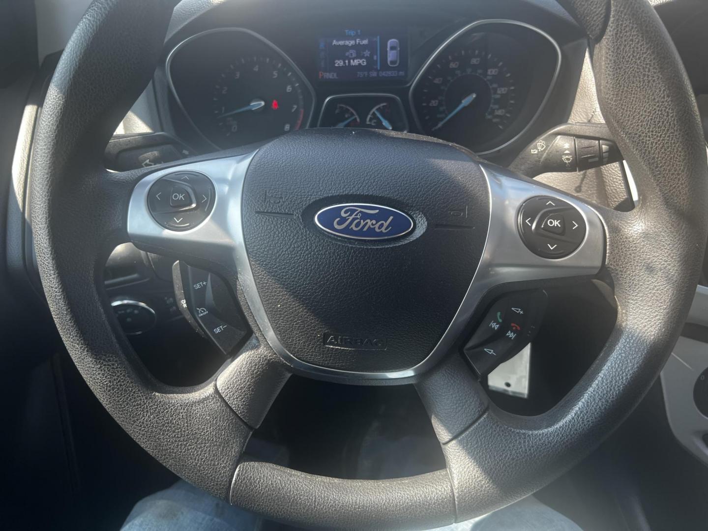 2013 Blue /Black Ford Focus SE Sedan (1FADP3F29DL) with an 2.0L I4 DOHC 16V engine, 6-Speed Automatic transmission, located at 547 E. Main St., Orwell, OH, 44076, (440) 437-5893, 41.535435, -80.847855 - Photo#21