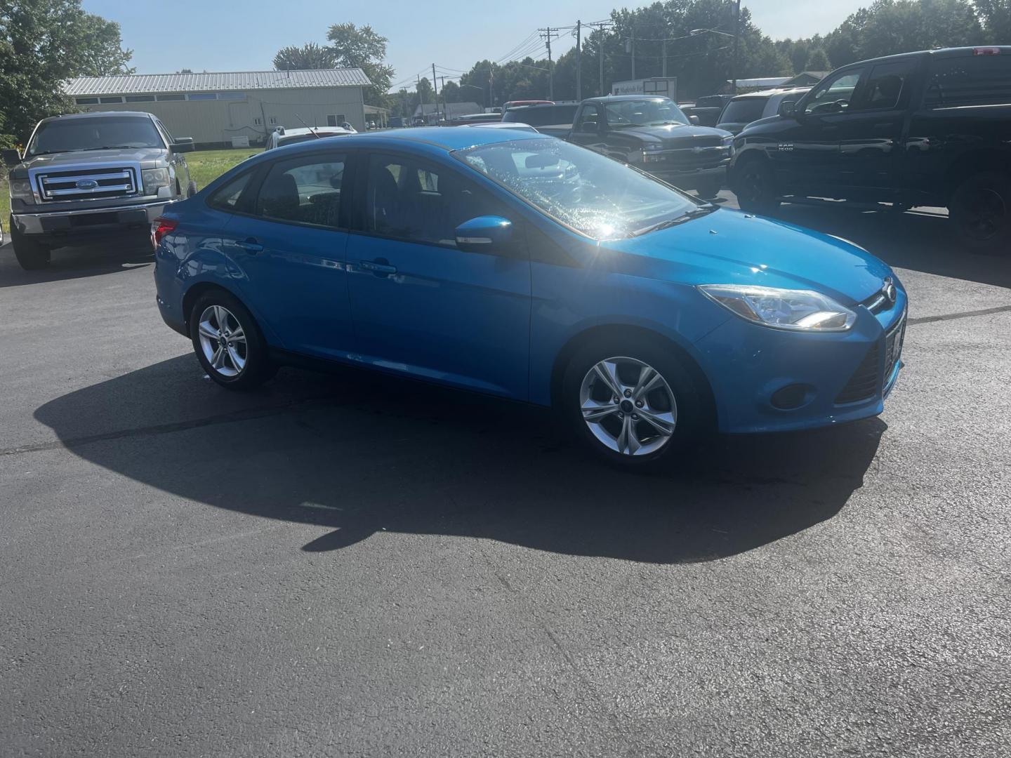 2013 Blue /Black Ford Focus SE Sedan (1FADP3F29DL) with an 2.0L I4 DOHC 16V engine, 6-Speed Automatic transmission, located at 547 E. Main St., Orwell, OH, 44076, (440) 437-5893, 41.535435, -80.847855 - Photo#3