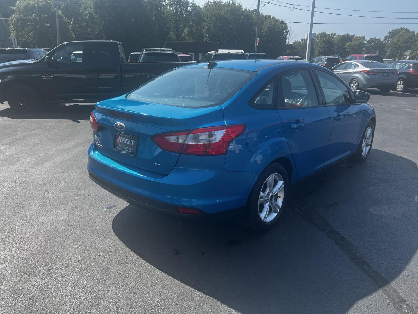 2013 Blue /Black Ford Focus SE Sedan (1FADP3F29DL) with an 2.0L I4 DOHC 16V engine, 6-Speed Automatic transmission, located at 547 E. Main St., Orwell, OH, 44076, (440) 437-5893, 41.535435, -80.847855 - Photo#6