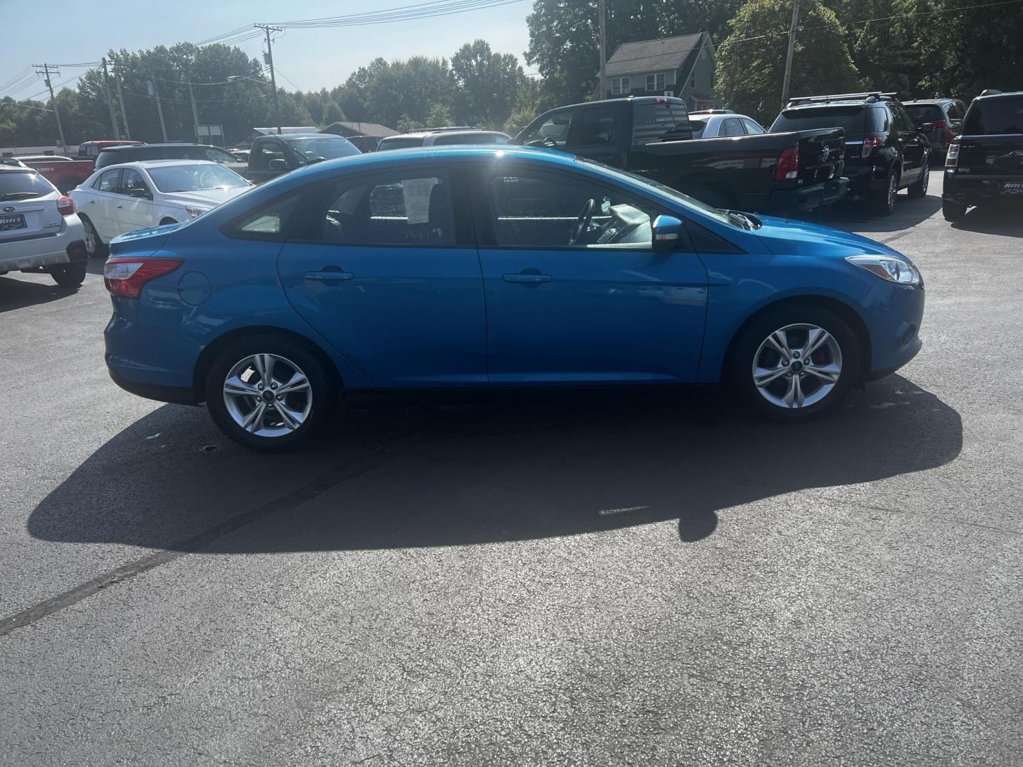 2013 Blue /Black Ford Focus SE Sedan (1FADP3F29DL) with an 2.0L I4 DOHC 16V engine, 6-Speed Automatic transmission, located at 547 E. Main St., Orwell, OH, 44076, (440) 437-5893, 41.535435, -80.847855 - Photo#7