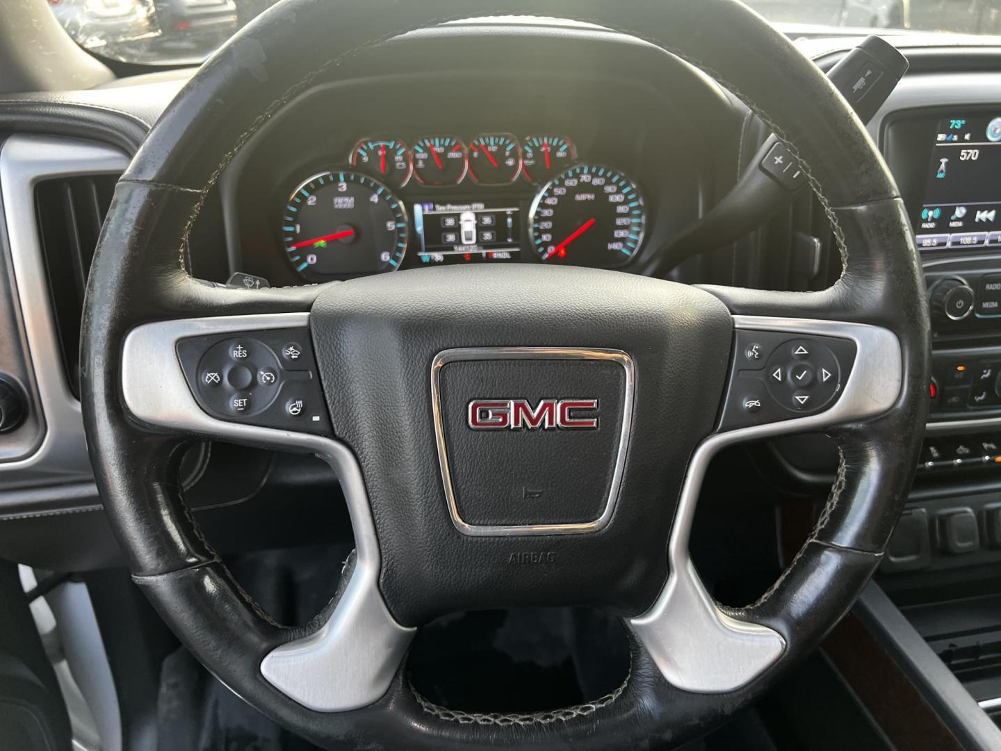 2018 White /Black GMC Sierra 1500 SLT Crew Cab Short Box 4WD (3GTU2NEC3JG) with an 5.3L V8 OHV 16V engine, 8-Speed Automatic transmission, located at 547 E. Main St., Orwell, OH, 44076, (440) 437-5893, 41.535435, -80.847855 - This One Owner 2018 GMC Sierra 1500 SLT Crew Cab is a versatile and powerful pickup truck, featuring a 5.3L Vortec V8 engine paired with an 8-speed automatic transmission and 3.42 gearing, allowing for robust performance and a towing capacity of 9,100 pounds. Designed for both comfort and utility, i - Photo#25