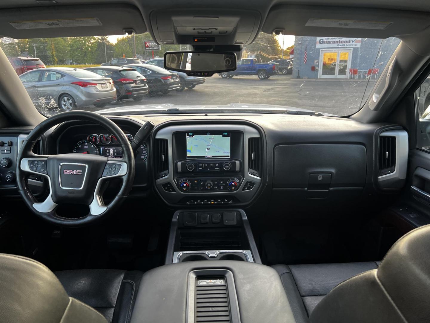 2018 White /Black GMC Sierra 1500 SLT Crew Cab Short Box 4WD (3GTU2NEC3JG) with an 5.3L V8 OHV 16V engine, 8-Speed Automatic transmission, located at 547 E. Main St., Orwell, OH, 44076, (440) 437-5893, 41.535435, -80.847855 - This One Owner 2018 GMC Sierra 1500 SLT Crew Cab is a versatile and powerful pickup truck, featuring a 5.3L Vortec V8 engine paired with an 8-speed automatic transmission and 3.42 gearing, allowing for robust performance and a towing capacity of 9,100 pounds. Designed for both comfort and utility, i - Photo#39