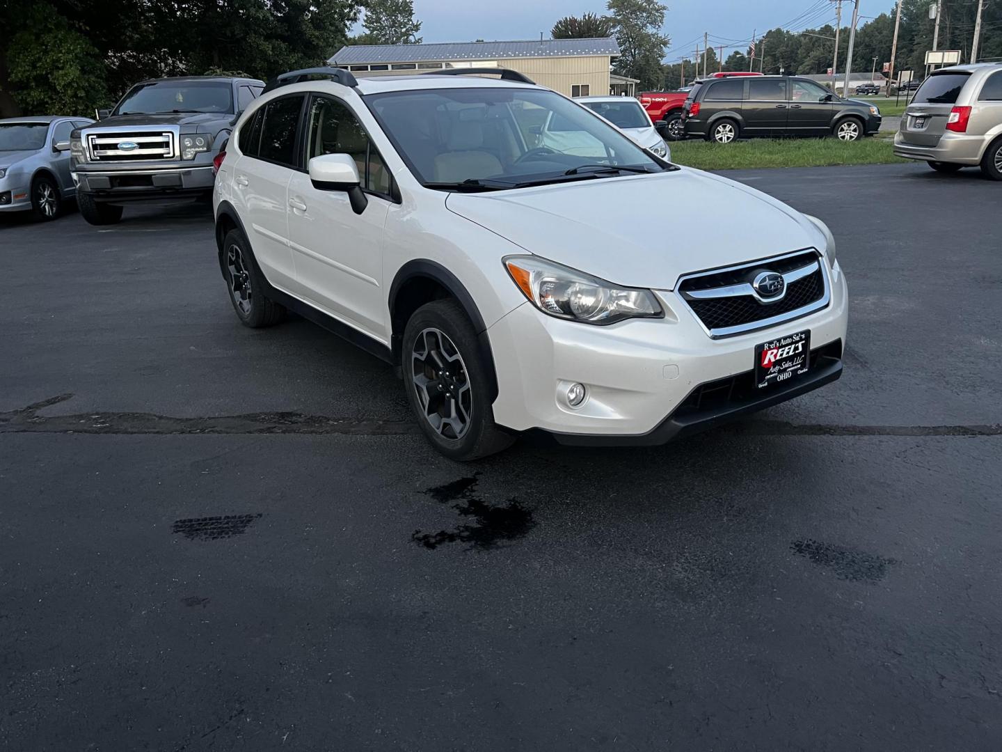 2013 White /Gray Subaru XV Crosstrek 2.0 Premium (JF2GPAVC9D2) with an 2.0L H4 DOHC 16V engine, Continuously Variable Transmission transmission, located at 547 E. Main St., Orwell, OH, 44076, (440) 437-5893, 41.535435, -80.847855 - Photo#2