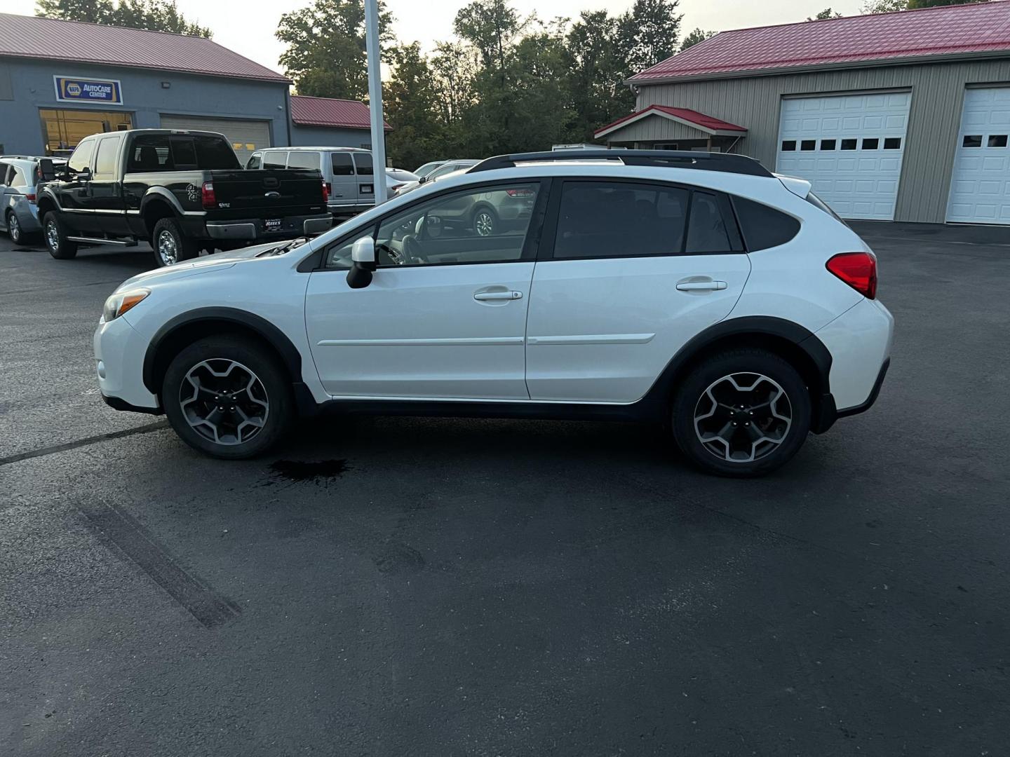 2013 White /Gray Subaru XV Crosstrek 2.0 Premium (JF2GPAVC9D2) with an 2.0L H4 DOHC 16V engine, Continuously Variable Transmission transmission, located at 547 E. Main St., Orwell, OH, 44076, (440) 437-5893, 41.535435, -80.847855 - Photo#12