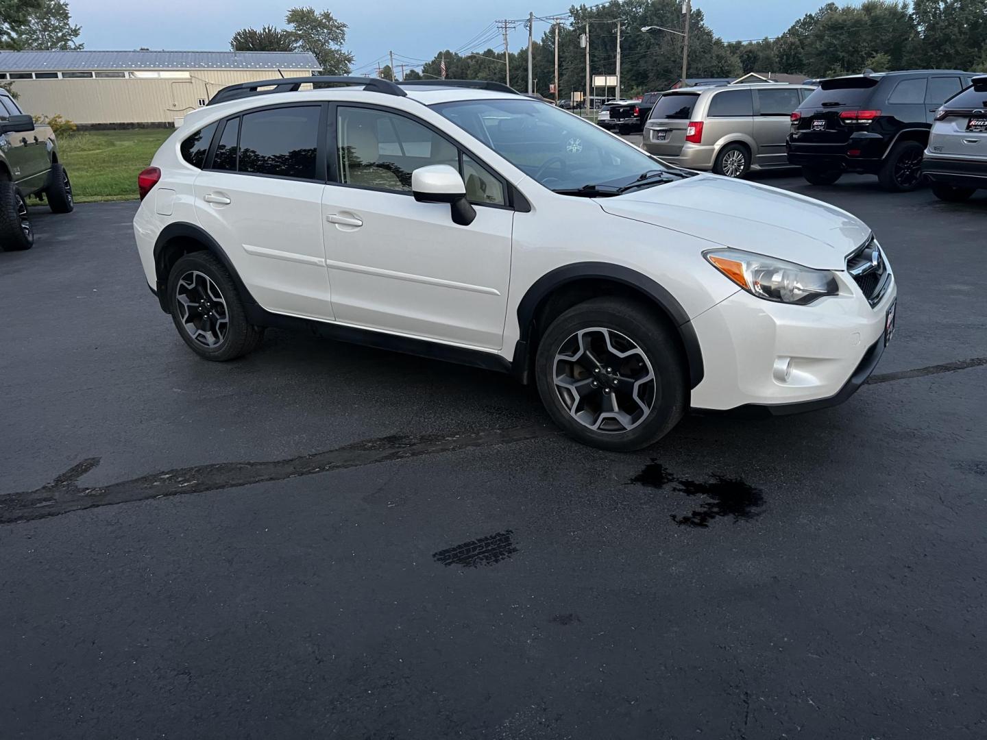 2013 White /Gray Subaru XV Crosstrek 2.0 Premium (JF2GPAVC9D2) with an 2.0L H4 DOHC 16V engine, Continuously Variable Transmission transmission, located at 547 E. Main St., Orwell, OH, 44076, (440) 437-5893, 41.535435, -80.847855 - Photo#3