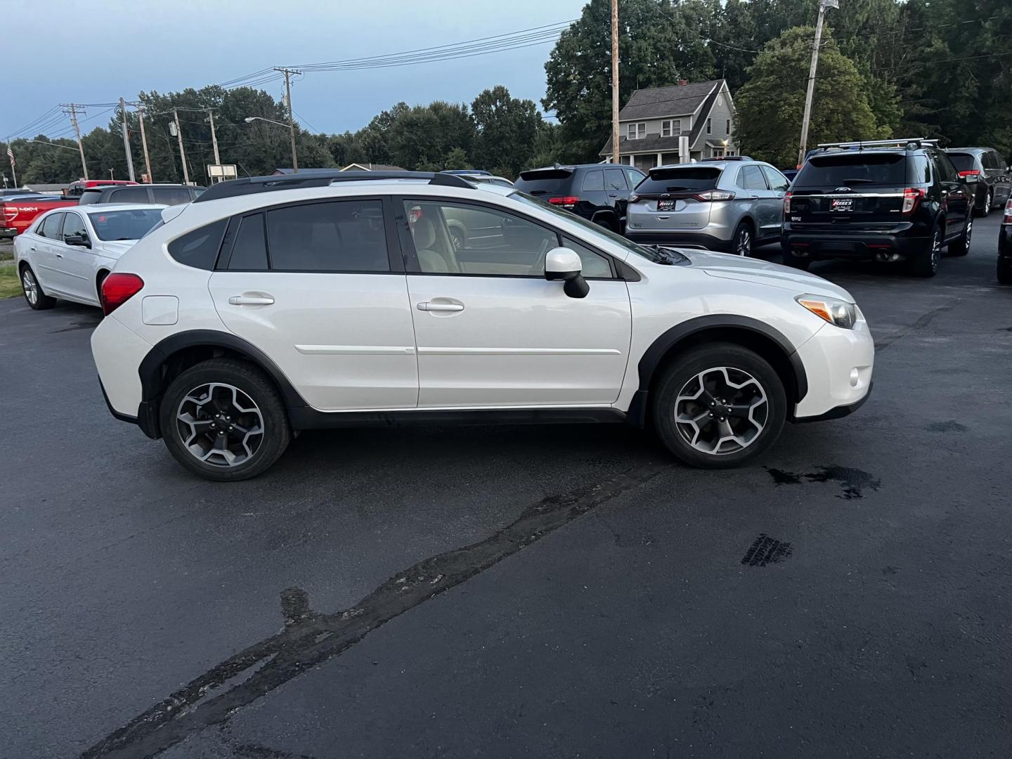 2013 White /Gray Subaru XV Crosstrek 2.0 Premium (JF2GPAVC9D2) with an 2.0L H4 DOHC 16V engine, Continuously Variable Transmission transmission, located at 547 E. Main St., Orwell, OH, 44076, (440) 437-5893, 41.535435, -80.847855 - Photo#5