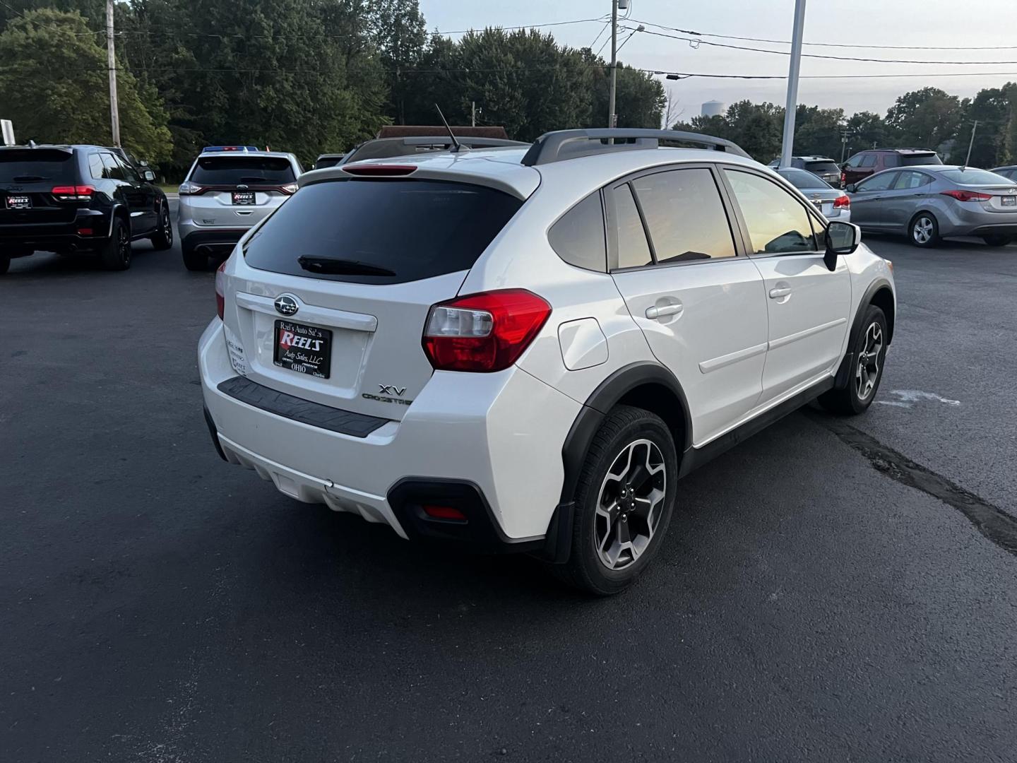 2013 White /Gray Subaru XV Crosstrek 2.0 Premium (JF2GPAVC9D2) with an 2.0L H4 DOHC 16V engine, Continuously Variable Transmission transmission, located at 547 E. Main St., Orwell, OH, 44076, (440) 437-5893, 41.535435, -80.847855 - Photo#7