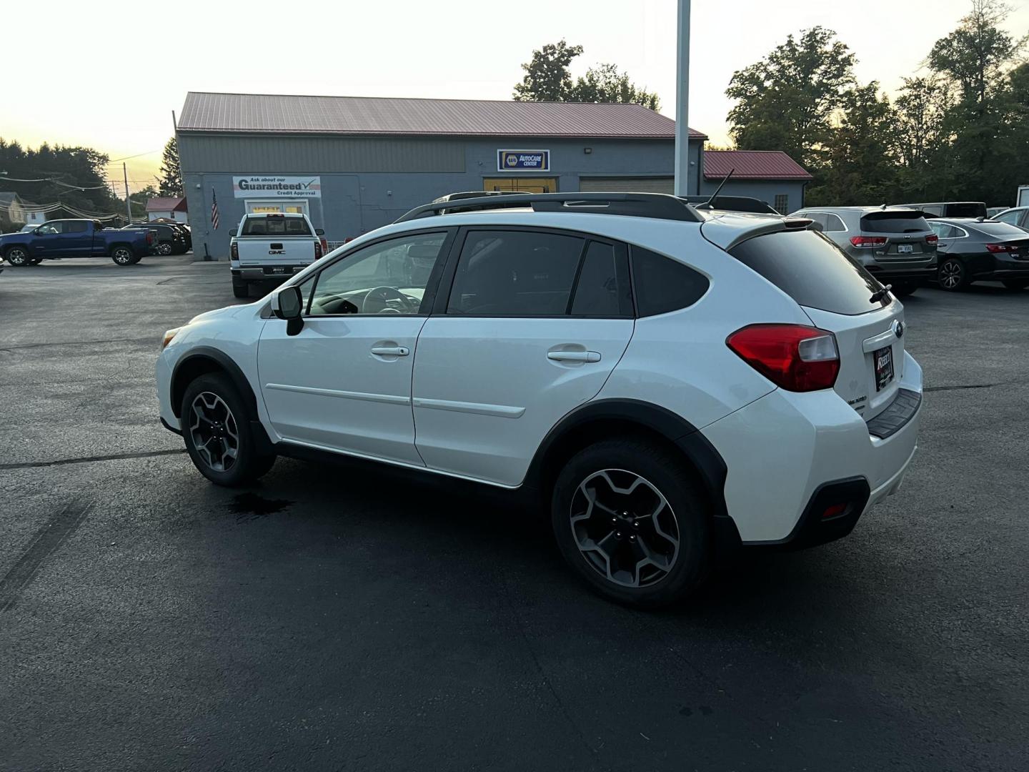 2013 White /Gray Subaru XV Crosstrek 2.0 Premium (JF2GPAVC9D2) with an 2.0L H4 DOHC 16V engine, Continuously Variable Transmission transmission, located at 547 E. Main St., Orwell, OH, 44076, (440) 437-5893, 41.535435, -80.847855 - Photo#8