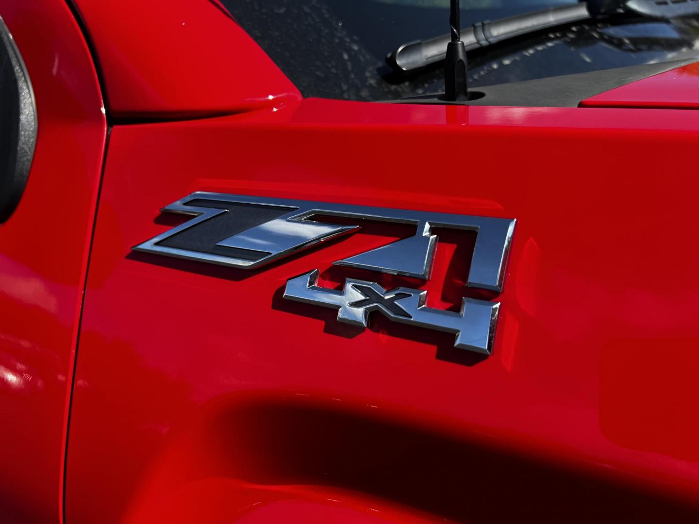 2018 Red /Black GMC Sierra 1500 SLE Double Cab 4WD (1GTV2MEC4JZ) with an 5.3L V8 OHV 16V engine, 6 Speed Automatic transmission, located at 11115 Chardon Rd. , Chardon, OH, 44024, (440) 214-9705, 41.580246, -81.241943 - This 2018 GMC Sierra 1500 SLE Double Cab 4WD is a robust pickup designed for both power and modern convenience, featuring a 5.3-liter Vortec V8 engine producing 355 horsepower with 3.42 gearing, and offering a towing capacity of 9,000 pounds. This truck is equipped for off-road and towing capabiliti - Photo#10