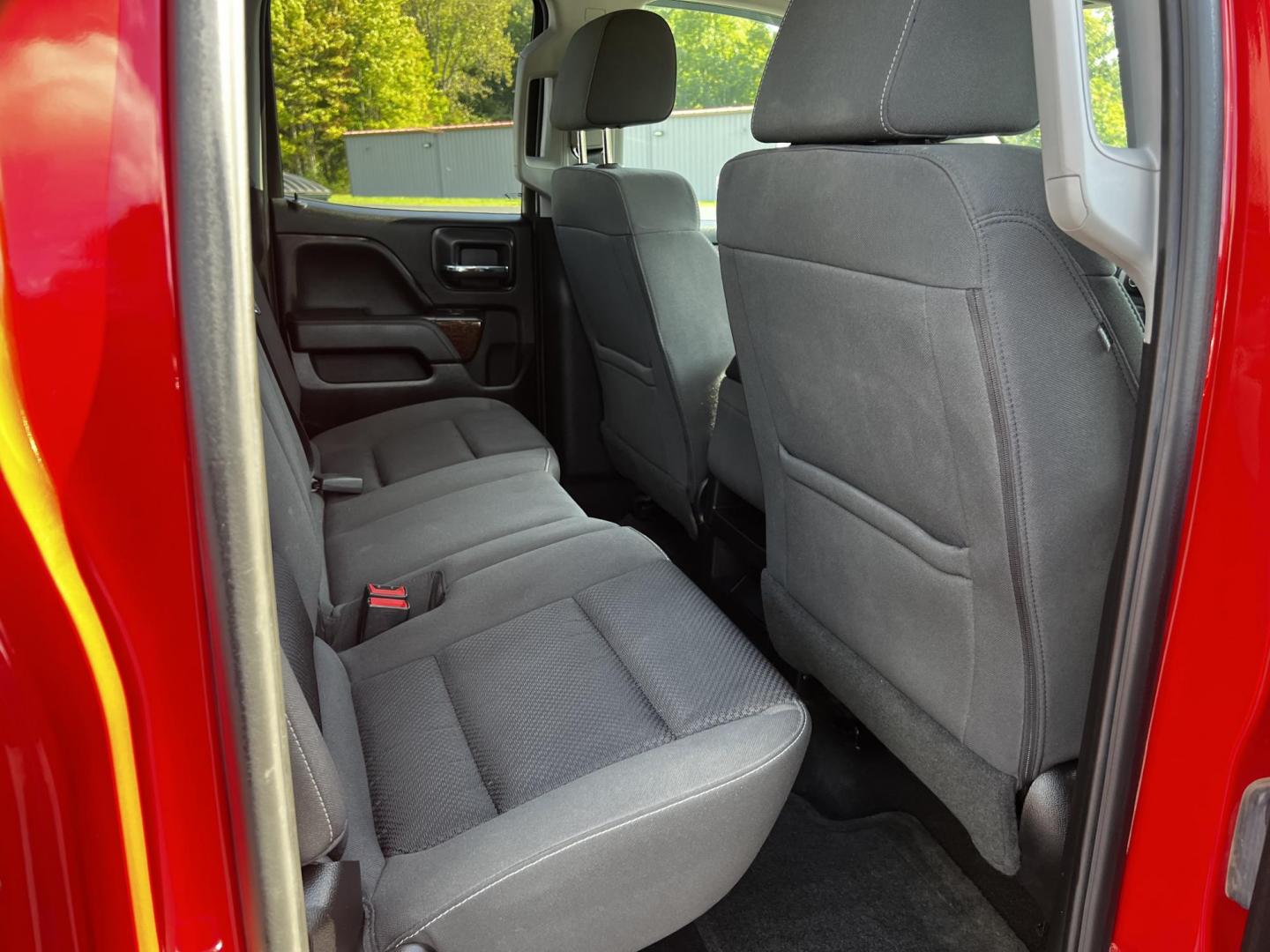 2018 Red /Black GMC Sierra 1500 SLE Double Cab 4WD (1GTV2MEC4JZ) with an 5.3L V8 OHV 16V engine, 6 Speed Automatic transmission, located at 11115 Chardon Rd. , Chardon, OH, 44024, (440) 214-9705, 41.580246, -81.241943 - This 2018 GMC Sierra 1500 SLE Double Cab 4WD is a robust pickup designed for both power and modern convenience, featuring a 5.3-liter Vortec V8 engine producing 355 horsepower with 3.42 gearing, and offering a towing capacity of 9,000 pounds. This truck is equipped for off-road and towing capabiliti - Photo#37