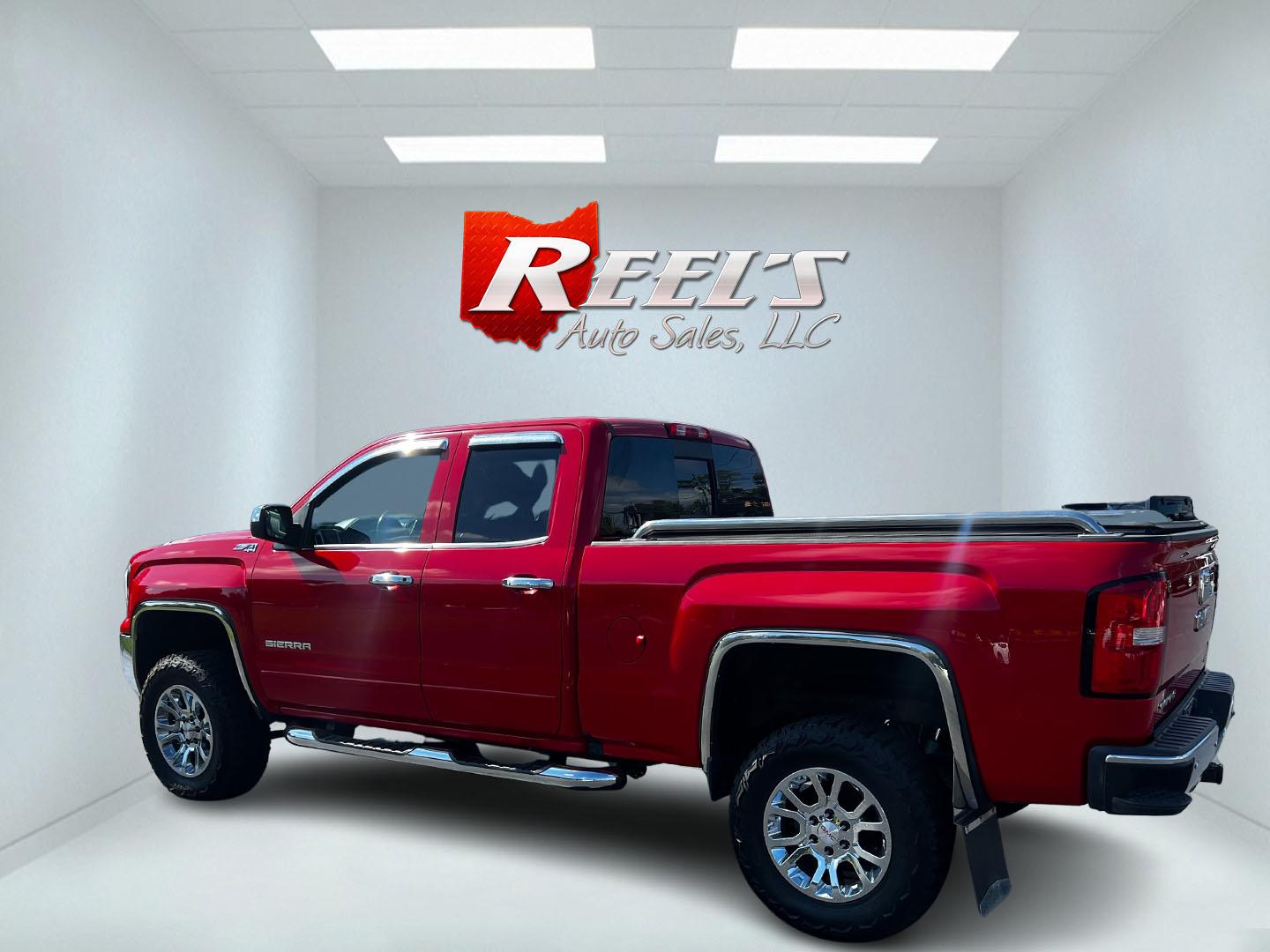 2018 Red /Black GMC Sierra 1500 SLE Double Cab 4WD (1GTV2MEC4JZ) with an 5.3L V8 OHV 16V engine, 6 Speed Automatic transmission, located at 547 E. Main St., Orwell, OH, 44076, (440) 437-5893, 41.535435, -80.847855 - This 2018 GMC Sierra 1500 SLE Double Cab 4WD is a robust pickup designed for both power and modern convenience, featuring a 5.3-liter Vortec V8 engine producing 355 horsepower with 3.42 gearing, and offering a towing capacity of 9,000 pounds. This truck is equipped for off-road and towing capabiliti - Photo#8