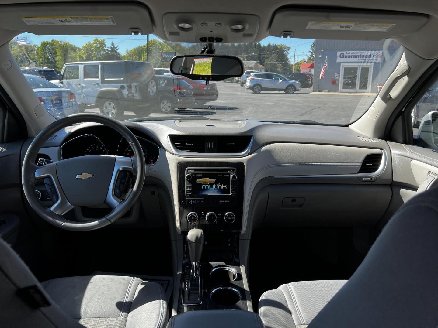 2015 Silver /Black Chevrolet Traverse 1LT AWD (1GNKVGKD4FJ) with an 3.6L V6 DOHC 24V engine, 6-Speed Automatic transmission, located at 547 E. Main St., Orwell, OH, 44076, (440) 437-5893, 41.535435, -80.847855 - This 2015 Chevrolet Traverse LT AWD is a spacious and capable SUV featuring a 3.6-liter V6 engine and a 6-speed automatic transmission, offering a reliable and smooth driving experience. It comes with practical features such as a power driver's seat and heated front seats for added comfort, alongsid - Photo#31