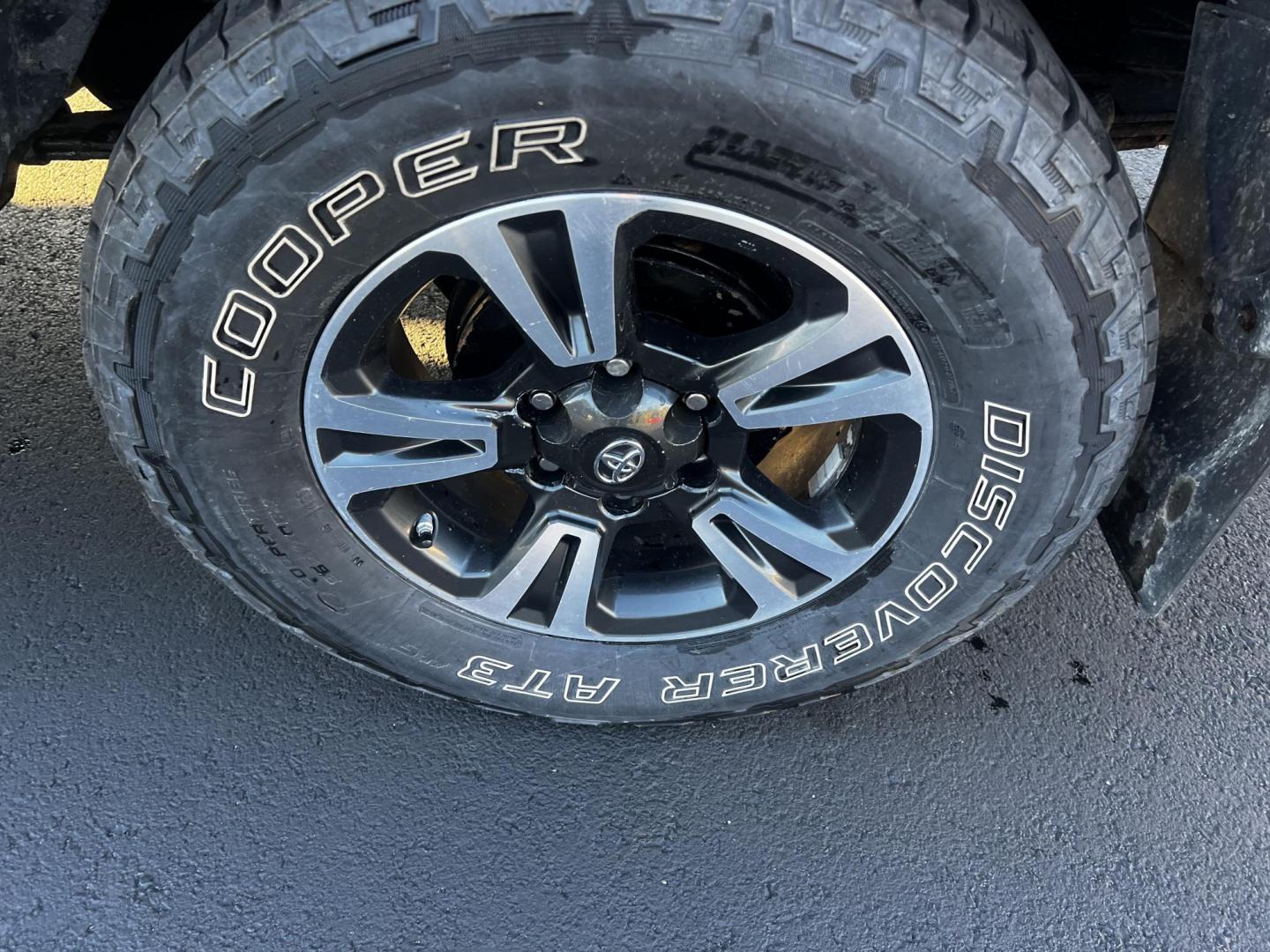 2017 Blue /Black Toyota Tacoma TRD Sport Access Cab V6 6AT 4WD (5TFSZ5AN9HX) with an 3.5L V6 DOHC 24V engine, 6A transmission, located at 11115 Chardon Rd. , Chardon, OH, 44024, (440) 214-9705, 41.580246, -81.241943 - Photo#13