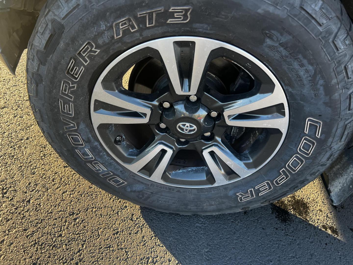 2017 Blue /Black Toyota Tacoma TRD Sport Access Cab V6 6AT 4WD (5TFSZ5AN9HX) with an 3.5L V6 DOHC 24V engine, 6A transmission, located at 11115 Chardon Rd. , Chardon, OH, 44024, (440) 214-9705, 41.580246, -81.241943 - Photo#15