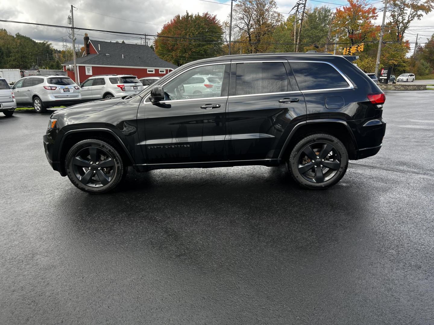 2015 Black /Black Jeep Grand Cherokee Altitude 4WD (1C4RJFAG1FC) with an 3.6L V6 DOHC 24V FFV engine, 8-Speed Automatic transmission, located at 547 E. Main St., Orwell, OH, 44076, (440) 437-5893, 41.535435, -80.847855 - Photo#21