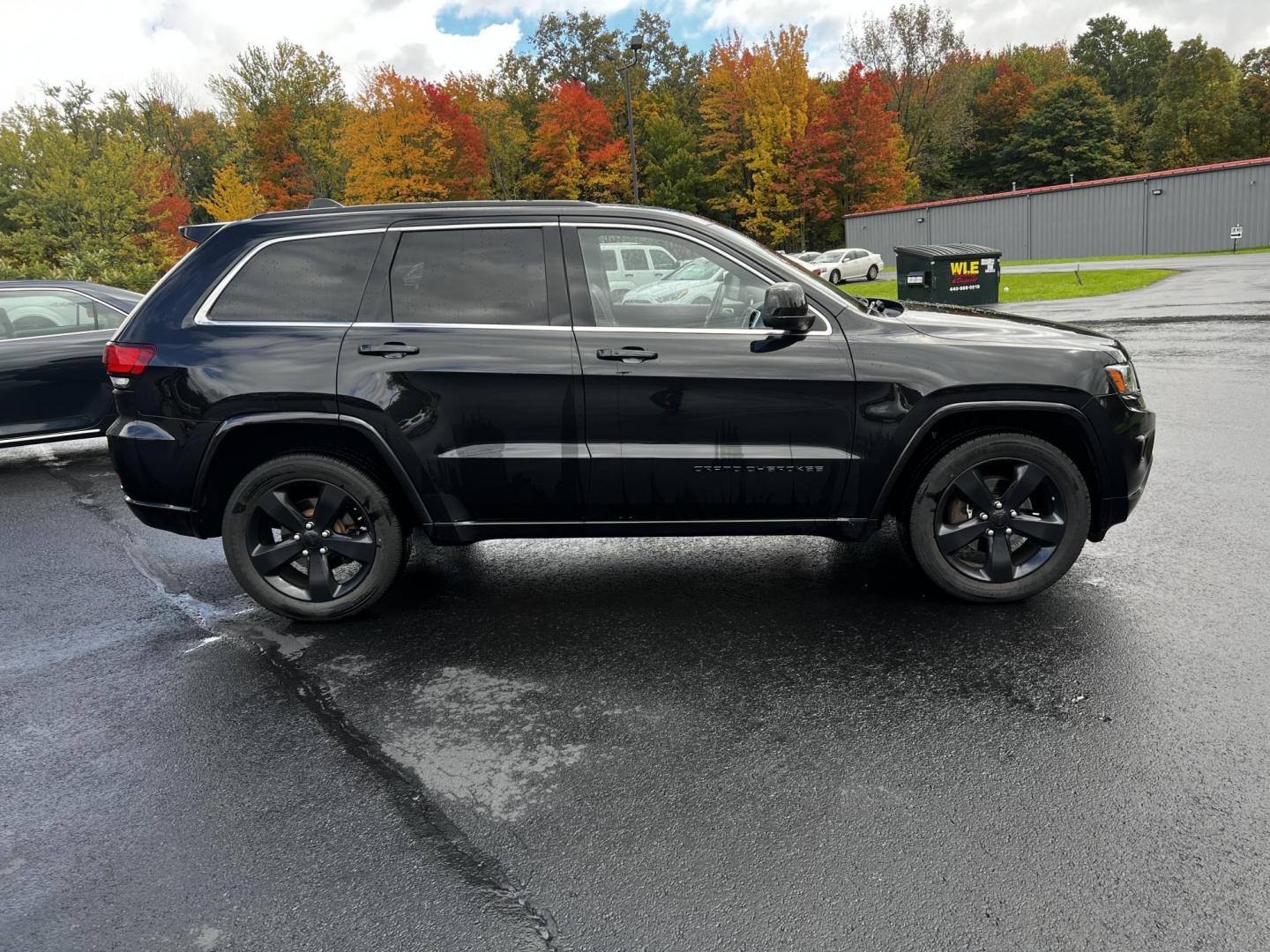 2015 Black /Black Jeep Grand Cherokee Altitude 4WD (1C4RJFAG1FC) with an 3.6L V6 DOHC 24V FFV engine, 8-Speed Automatic transmission, located at 547 E. Main St., Orwell, OH, 44076, (440) 437-5893, 41.535435, -80.847855 - Photo#10