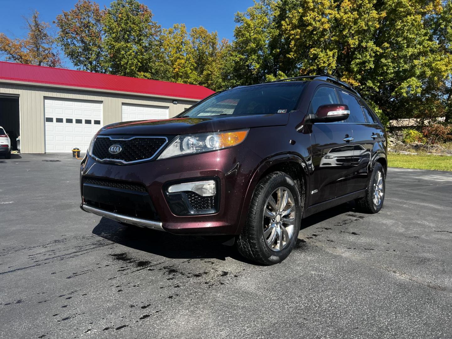 2013 Burgundy /Black Kia Sorento SX 4WD (5XYKWDA25DG) with an 3.5L V6 DOHC 24V engine, 6-Speed Automatic transmission, located at 547 E. Main St., Orwell, OH, 44076, (440) 437-5893, 41.535435, -80.847855 - Photo#0