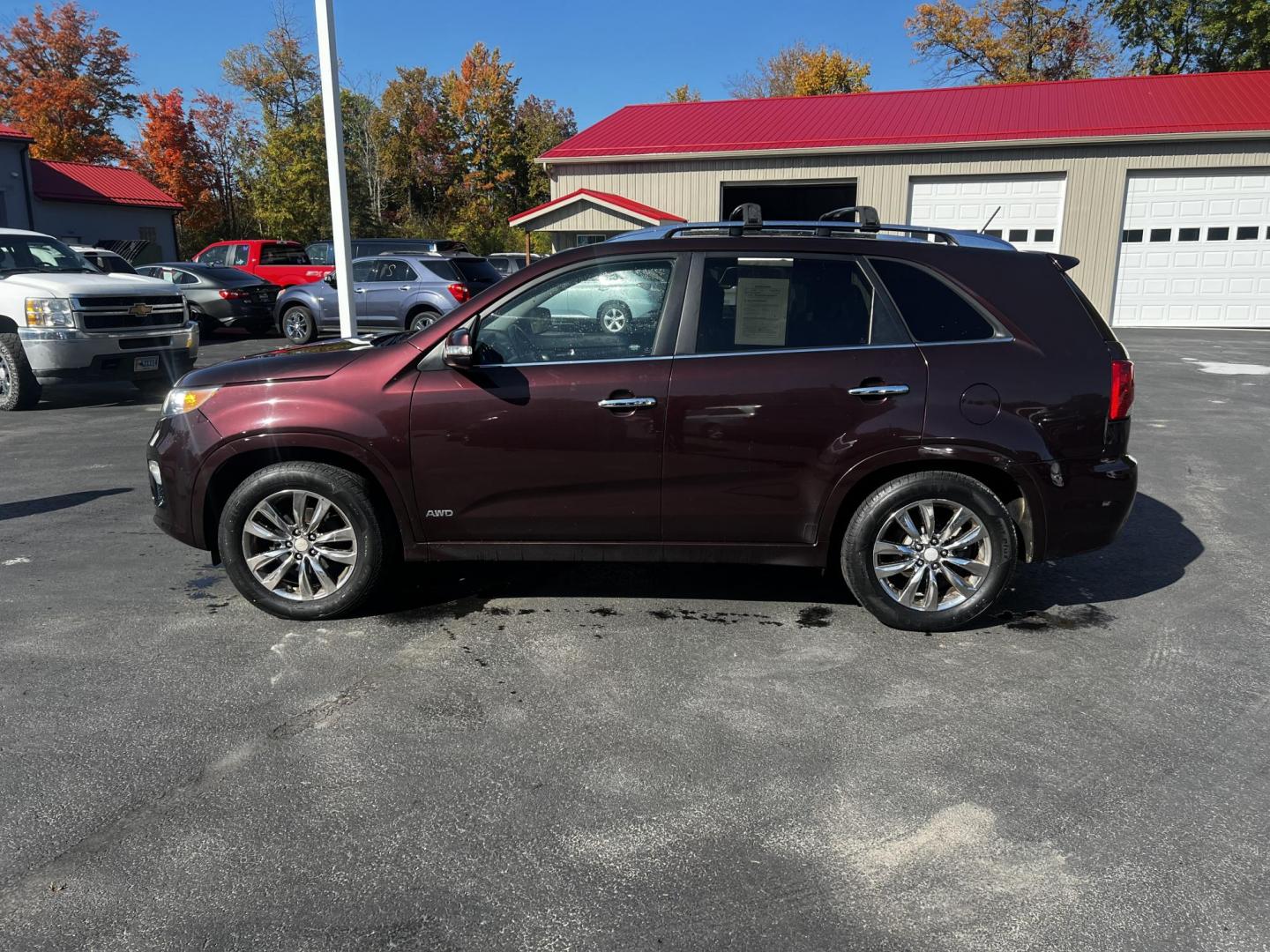 2013 Burgundy /Black Kia Sorento SX 4WD (5XYKWDA25DG) with an 3.5L V6 DOHC 24V engine, 6-Speed Automatic transmission, located at 547 E. Main St., Orwell, OH, 44076, (440) 437-5893, 41.535435, -80.847855 - Photo#12