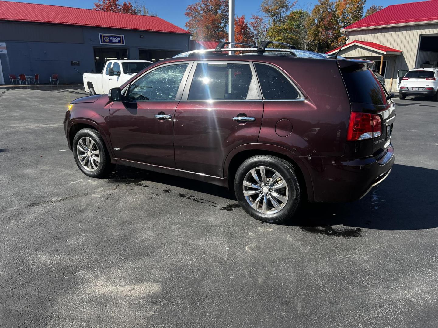 2013 Burgundy /Black Kia Sorento SX 4WD (5XYKWDA25DG) with an 3.5L V6 DOHC 24V engine, 6-Speed Automatic transmission, located at 547 E. Main St., Orwell, OH, 44076, (440) 437-5893, 41.535435, -80.847855 - Photo#13