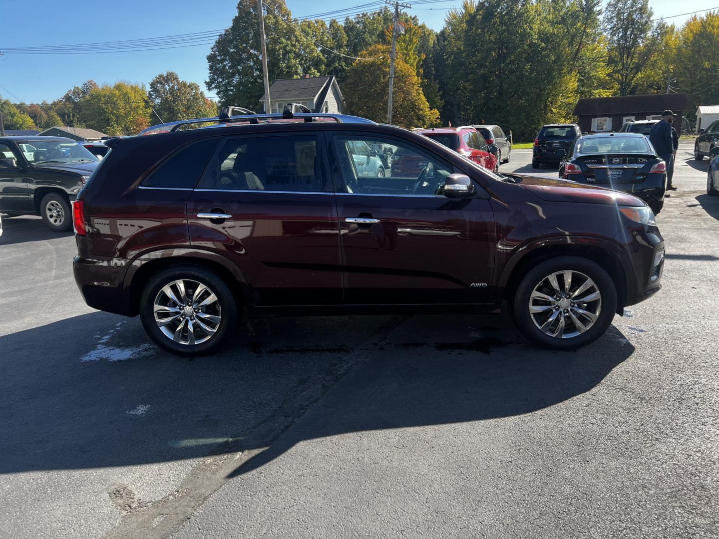 2013 Burgundy /Black Kia Sorento SX 4WD (5XYKWDA25DG) with an 3.5L V6 DOHC 24V engine, 6-Speed Automatic transmission, located at 547 E. Main St., Orwell, OH, 44076, (440) 437-5893, 41.535435, -80.847855 - Photo#7