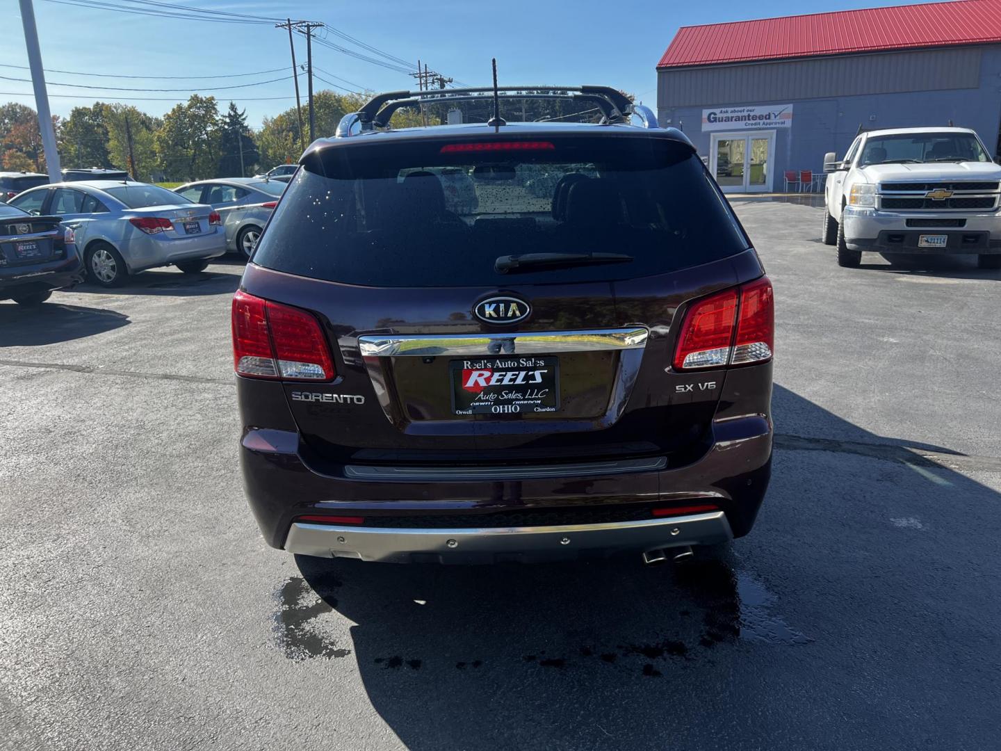 2013 Burgundy /Black Kia Sorento SX 4WD (5XYKWDA25DG) with an 3.5L V6 DOHC 24V engine, 6-Speed Automatic transmission, located at 547 E. Main St., Orwell, OH, 44076, (440) 437-5893, 41.535435, -80.847855 - Photo#9