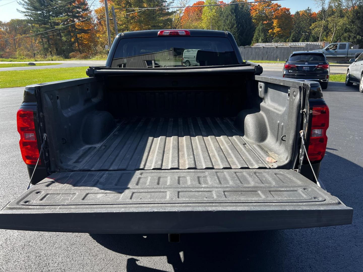 2016 Black /Black Chevrolet Silverado 1500 LT Crew Cab 4WD (3GCUKREC9GG) with an 5.3L V8 OHV 16V engine, 6A transmission, located at 11115 Chardon Rd. , Chardon, OH, 44024, (440) 214-9705, 41.580246, -81.241943 - This One Owner 2016 Chevrolet Silverado 1500 LT Crew Cab offers a robust combination of features suitable for both utility and comfort. It's powered by a 5.3-liter Vortec V8 engine paired with a 6-speed automatic transmission, delivering 355 horsepower and a towing capacity of up to 9,100 pounds, th - Photo#12