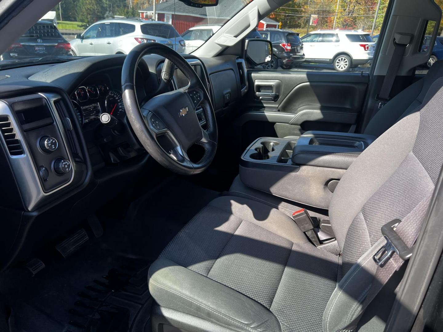 2016 Black /Black Chevrolet Silverado 1500 LT Crew Cab 4WD (3GCUKREC9GG) with an 5.3L V8 OHV 16V engine, 6A transmission, located at 11115 Chardon Rd. , Chardon, OH, 44024, (440) 214-9705, 41.580246, -81.241943 - This One Owner 2016 Chevrolet Silverado 1500 LT Crew Cab offers a robust combination of features suitable for both utility and comfort. It's powered by a 5.3-liter Vortec V8 engine paired with a 6-speed automatic transmission, delivering 355 horsepower and a towing capacity of up to 9,100 pounds, th - Photo#16