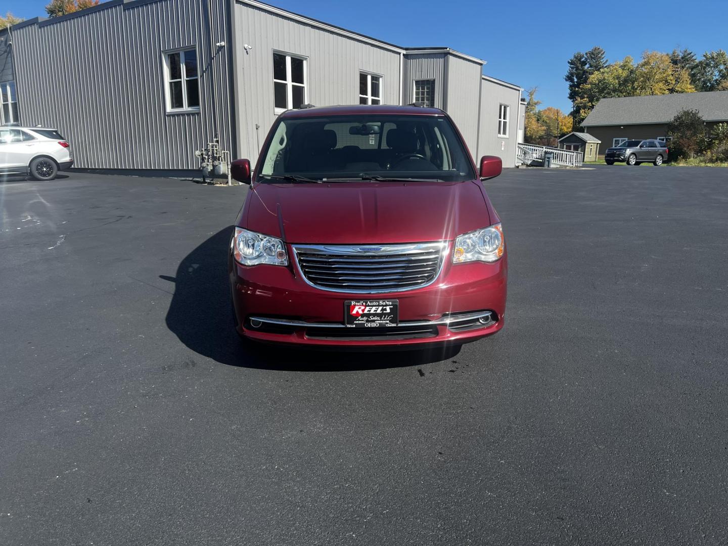 2015 Red /Black Chrysler Town & Country Touring (2C4RC1BG1FR) with an 3.6L V6 DOHC 24V FFV engine, 6-Speed Automatic transmission, located at 11115 Chardon Rd. , Chardon, OH, 44024, (440) 214-9705, 41.580246, -81.241943 - Photo#1