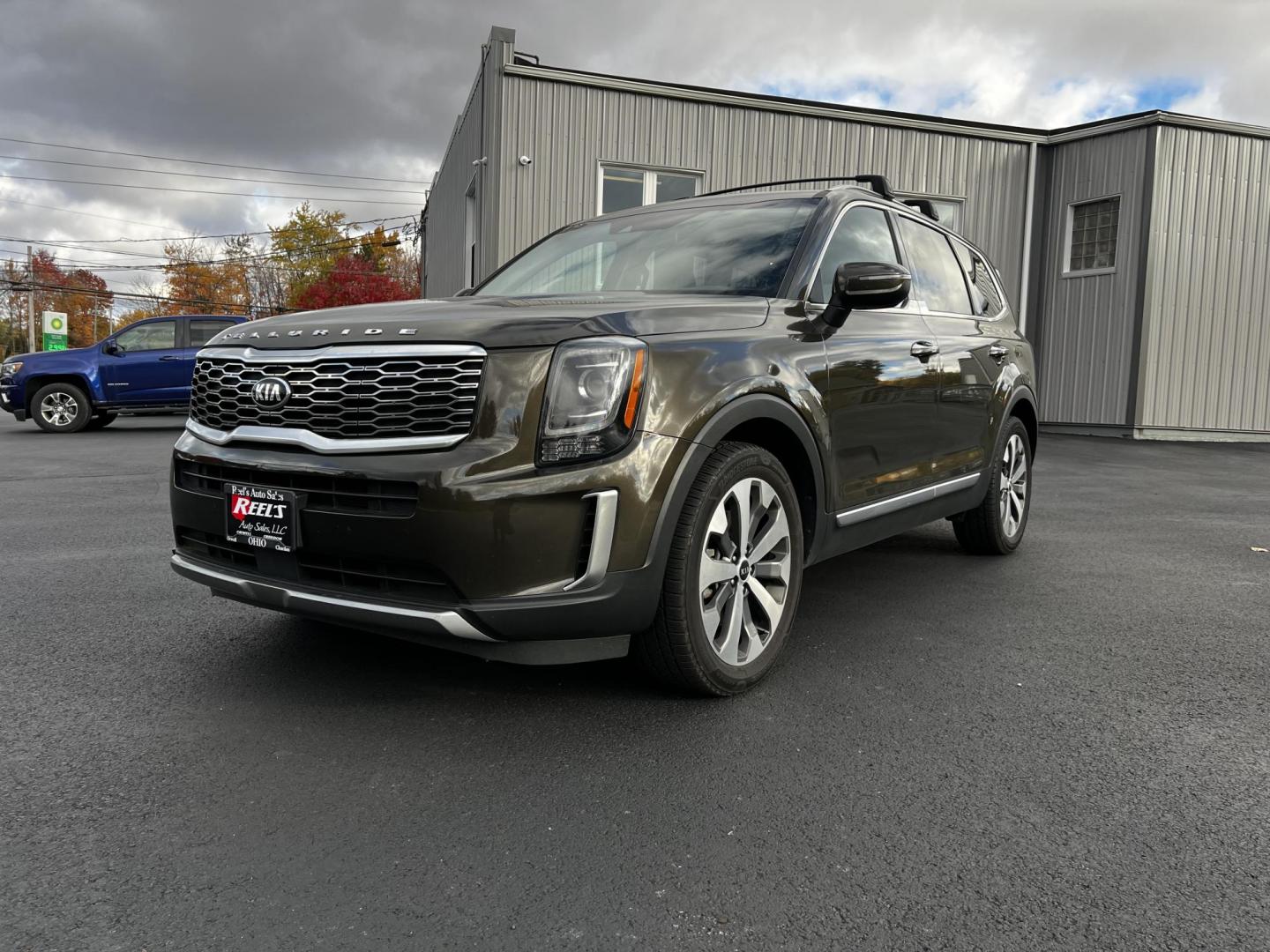 2020 Green /Black Kia Telluride S AWD (5XYP6DHCXLG) with an 3.8L V6 DOHC 24V engine, 8A transmission, located at 11115 Chardon Rd. , Chardon, OH, 44024, (440) 214-9705, 41.580246, -81.241943 - This 2020 Kia Telluride S AWD is a mid-size SUV that combines practicality with a range of modern features. It is powered by a 3.8-liter V6 engine paired with an 8-speed automatic transmission, providing smooth performance. This Telluride is equipped with LED daytime running lights and dusk-sensing - Photo#0