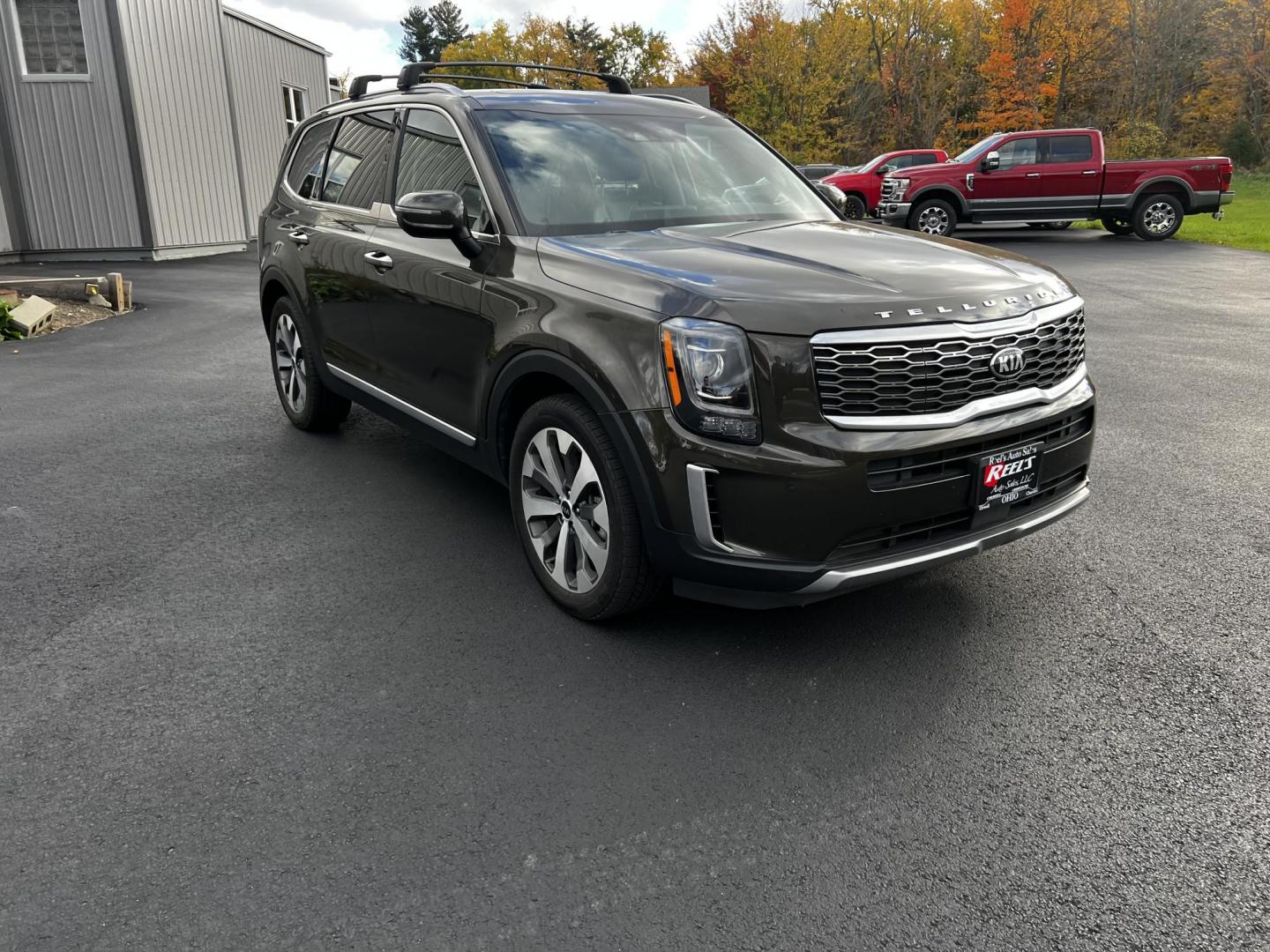 2020 Green /Black Kia Telluride S AWD (5XYP6DHCXLG) with an 3.8L V6 DOHC 24V engine, 8A transmission, located at 11115 Chardon Rd. , Chardon, OH, 44024, (440) 214-9705, 41.580246, -81.241943 - This 2020 Kia Telluride S AWD is a mid-size SUV that combines practicality with a range of modern features. It is powered by a 3.8-liter V6 engine paired with an 8-speed automatic transmission, providing smooth performance. This Telluride is equipped with LED daytime running lights and dusk-sensing - Photo#2