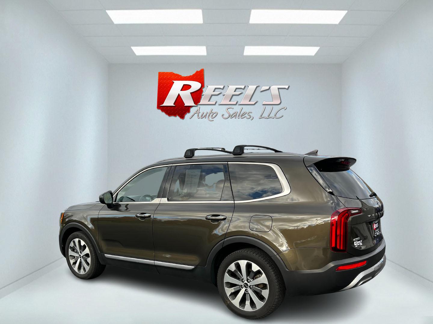 2020 Green /Black Kia Telluride S AWD (5XYP6DHCXLG) with an 3.8L V6 DOHC 24V engine, 8A transmission, located at 547 E. Main St., Orwell, OH, 44076, (440) 437-5893, 41.535435, -80.847855 - This 2020 Kia Telluride S AWD is a mid-size SUV that combines practicality with a range of modern features. It is powered by a 3.8-liter V6 engine paired with an 8-speed automatic transmission, providing smooth performance. This Telluride is equipped with LED daytime running lights and dusk-sensing - Photo#8