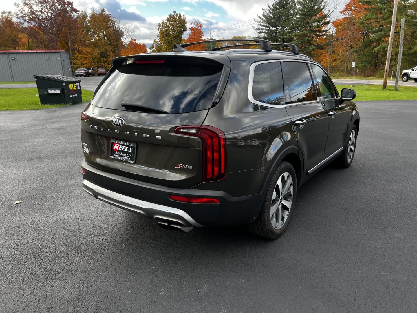 2020 Green /Black Kia Telluride S AWD (5XYP6DHCXLG) with an 3.8L V6 DOHC 24V engine, 8A transmission, located at 11115 Chardon Rd. , Chardon, OH, 44024, (440) 214-9705, 41.580246, -81.241943 - This 2020 Kia Telluride S AWD is a mid-size SUV that combines practicality with a range of modern features. It is powered by a 3.8-liter V6 engine paired with an 8-speed automatic transmission, providing smooth performance. This Telluride is equipped with LED daytime running lights and dusk-sensing - Photo#5