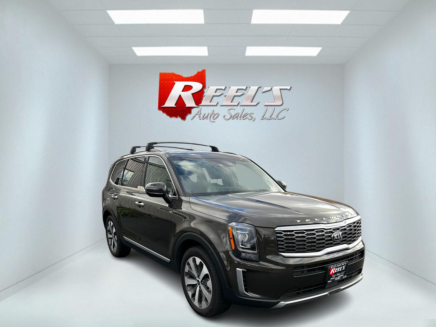 2020 Green /Black Kia Telluride S AWD (5XYP6DHCXLG) with an 3.8L V6 DOHC 24V engine, 8A transmission, located at 547 E. Main St., Orwell, OH, 44076, (440) 437-5893, 41.535435, -80.847855 - This 2020 Kia Telluride S AWD is a mid-size SUV that combines practicality with a range of modern features. It is powered by a 3.8-liter V6 engine paired with an 8-speed automatic transmission, providing smooth performance. This Telluride is equipped with LED daytime running lights and dusk-sensing - Photo#2