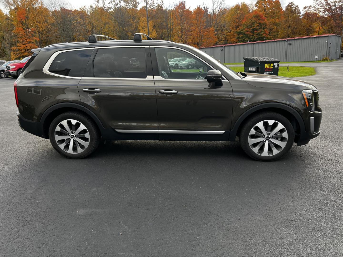 2020 Green /Black Kia Telluride S AWD (5XYP6DHCXLG) with an 3.8L V6 DOHC 24V engine, 8A transmission, located at 11115 Chardon Rd. , Chardon, OH, 44024, (440) 214-9705, 41.580246, -81.241943 - This 2020 Kia Telluride S AWD is a mid-size SUV that combines practicality with a range of modern features. It is powered by a 3.8-liter V6 engine paired with an 8-speed automatic transmission, providing smooth performance. This Telluride is equipped with LED daytime running lights and dusk-sensing - Photo#8