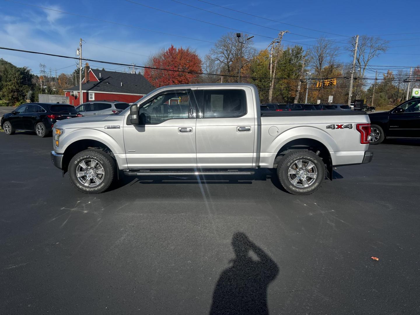 2017 Silver /Gray Ford F-150 XLT SuperCrew 5.5-ft. Bed 4WD (1FTEW1EG1HF) with an 3.5 V6 TWIN TURBO engine, 10 Speed Auto transmission, located at 11115 Chardon Rd. , Chardon, OH, 44024, (440) 214-9705, 41.580246, -81.241943 - This 2017 Ford F-150 XLT Crew Cab 4WD is a versatile and capable truck, equipped with a 3.5L Twin Turbo EcoBoost V6 engine and a 10-speed automatic transmission. It boasts a robust towing capacity of 10,700 pounds, making it suitable for heavy-duty tasks. With 3.31 gearing, it balances efficiency an - Photo#15