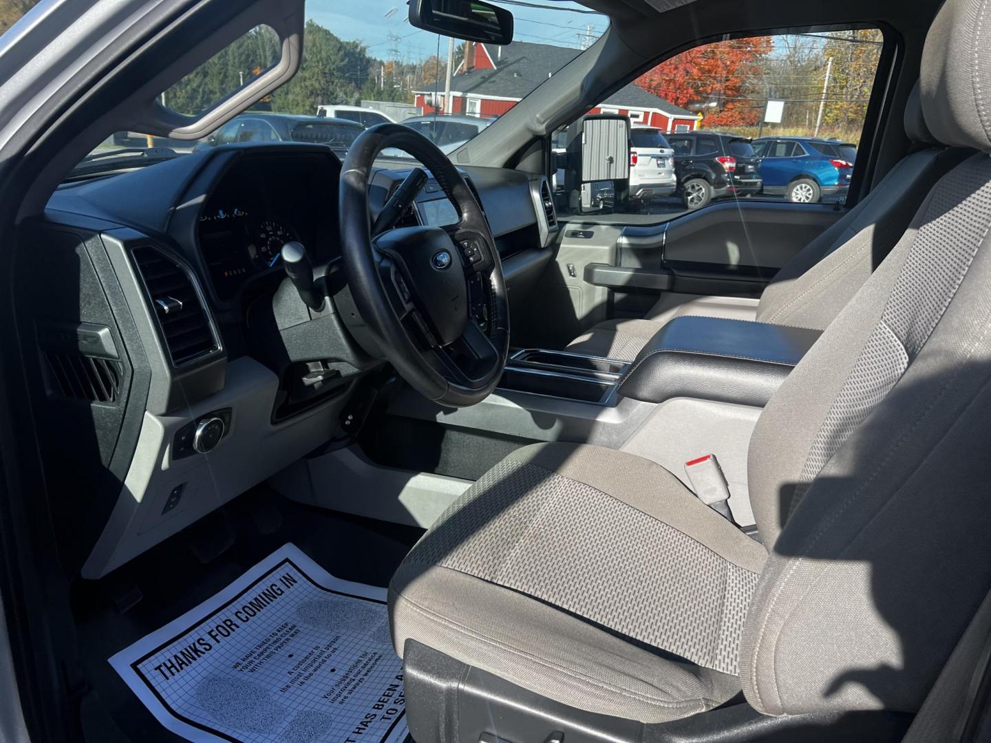 2017 Silver /Gray Ford F-150 XLT SuperCrew 5.5-ft. Bed 4WD (1FTEW1EG1HF) with an 3.5 V6 TWIN TURBO engine, 10 Speed Auto transmission, located at 11115 Chardon Rd. , Chardon, OH, 44024, (440) 214-9705, 41.580246, -81.241943 - This 2017 Ford F-150 XLT Crew Cab 4WD is a versatile and capable truck, equipped with a 3.5L Twin Turbo EcoBoost V6 engine and a 10-speed automatic transmission. It boasts a robust towing capacity of 10,700 pounds, making it suitable for heavy-duty tasks. With 3.31 gearing, it balances efficiency an - Photo#18