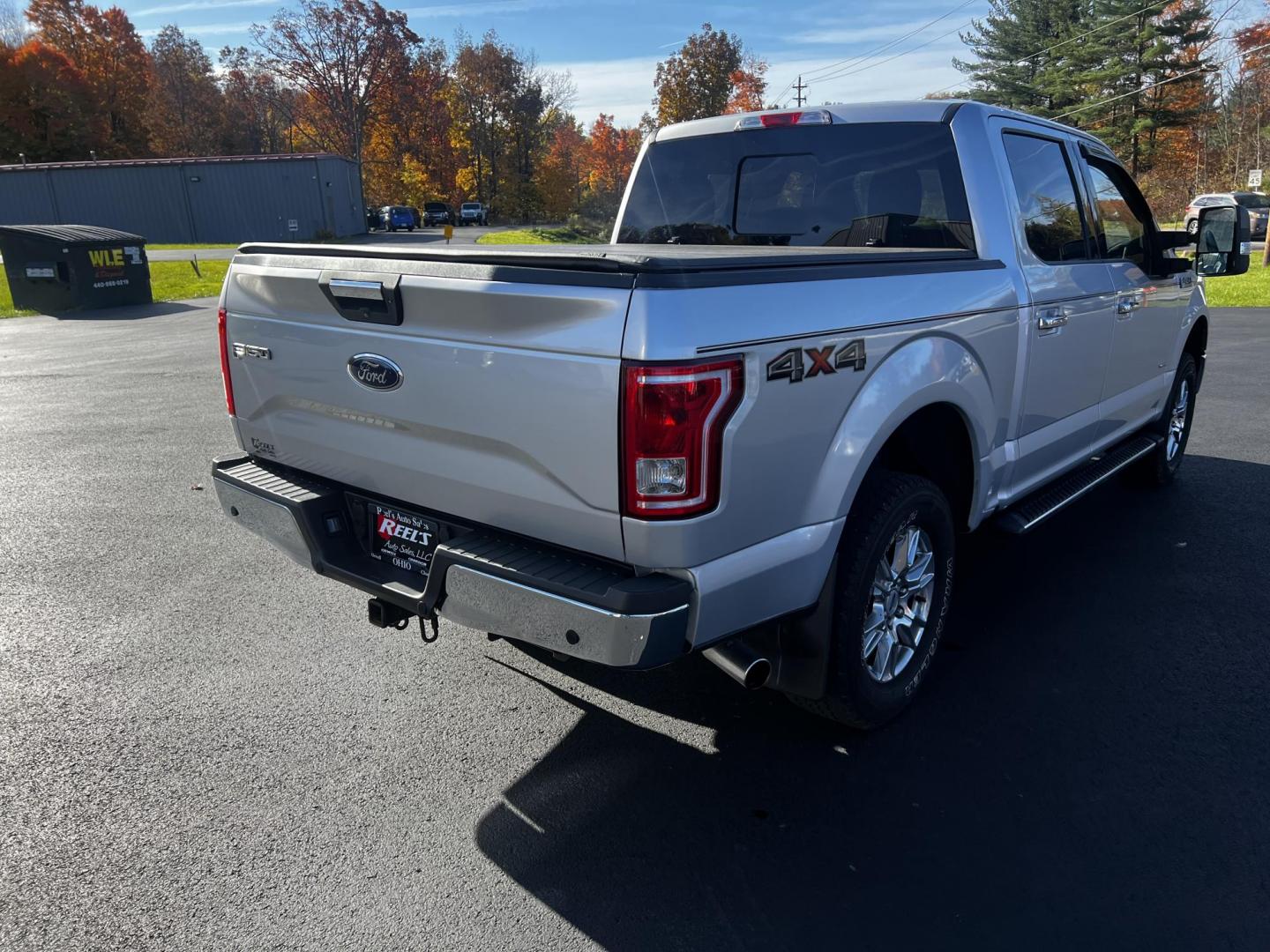 2017 Silver /Gray Ford F-150 XLT SuperCrew 5.5-ft. Bed 4WD (1FTEW1EG1HF) with an 3.5 V6 TWIN TURBO engine, 10 Speed Auto transmission, located at 11115 Chardon Rd. , Chardon, OH, 44024, (440) 214-9705, 41.580246, -81.241943 - This 2017 Ford F-150 XLT Crew Cab 4WD is a versatile and capable truck, equipped with a 3.5L Twin Turbo EcoBoost V6 engine and a 10-speed automatic transmission. It boasts a robust towing capacity of 10,700 pounds, making it suitable for heavy-duty tasks. With 3.31 gearing, it balances efficiency an - Photo#9