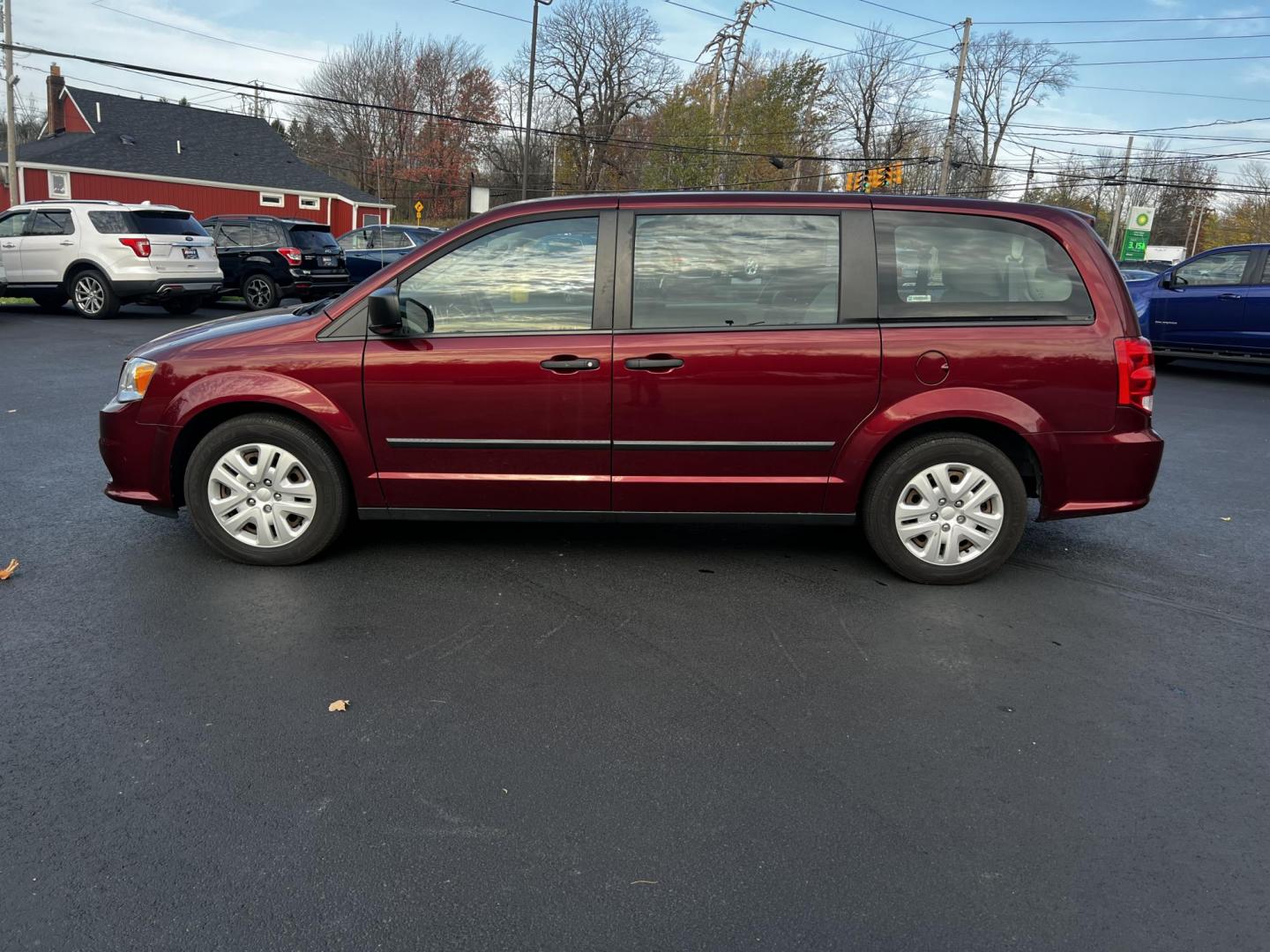 2016 Red /Black Dodge Grand Caravan SE (2C4RDGBG1GR) with an 3.6L V6 DOHC 24V FFV engine, 6A transmission, located at 11115 Chardon Rd. , Chardon, OH, 44024, (440) 214-9705, 41.580246, -81.241943 - Photo#12