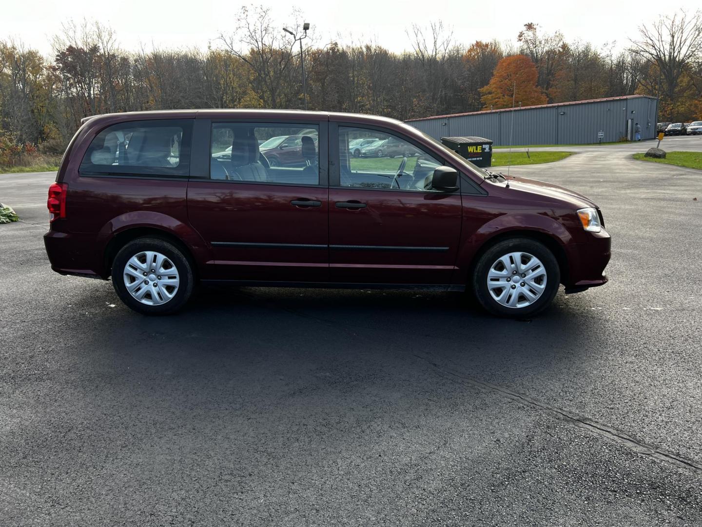 2016 Red /Black Dodge Grand Caravan SE (2C4RDGBG1GR) with an 3.6L V6 DOHC 24V FFV engine, 6A transmission, located at 11115 Chardon Rd. , Chardon, OH, 44024, (440) 214-9705, 41.580246, -81.241943 - Photo#5