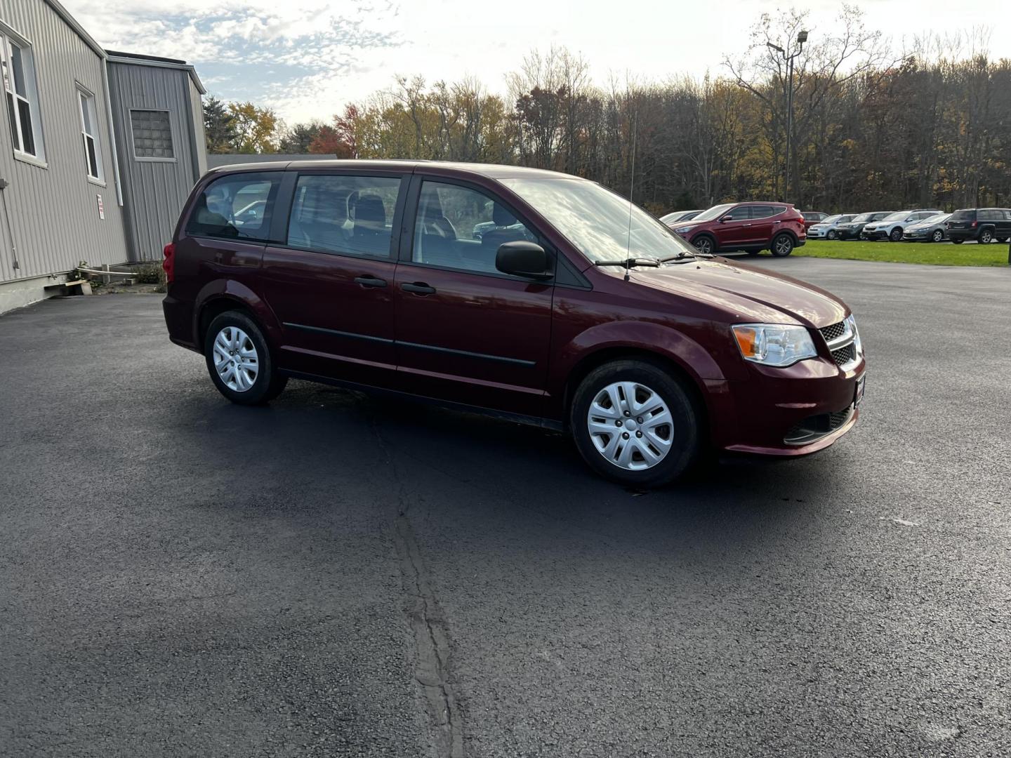 2016 Red /Black Dodge Grand Caravan SE (2C4RDGBG1GR) with an 3.6L V6 DOHC 24V FFV engine, 6A transmission, located at 11115 Chardon Rd. , Chardon, OH, 44024, (440) 214-9705, 41.580246, -81.241943 - Photo#3