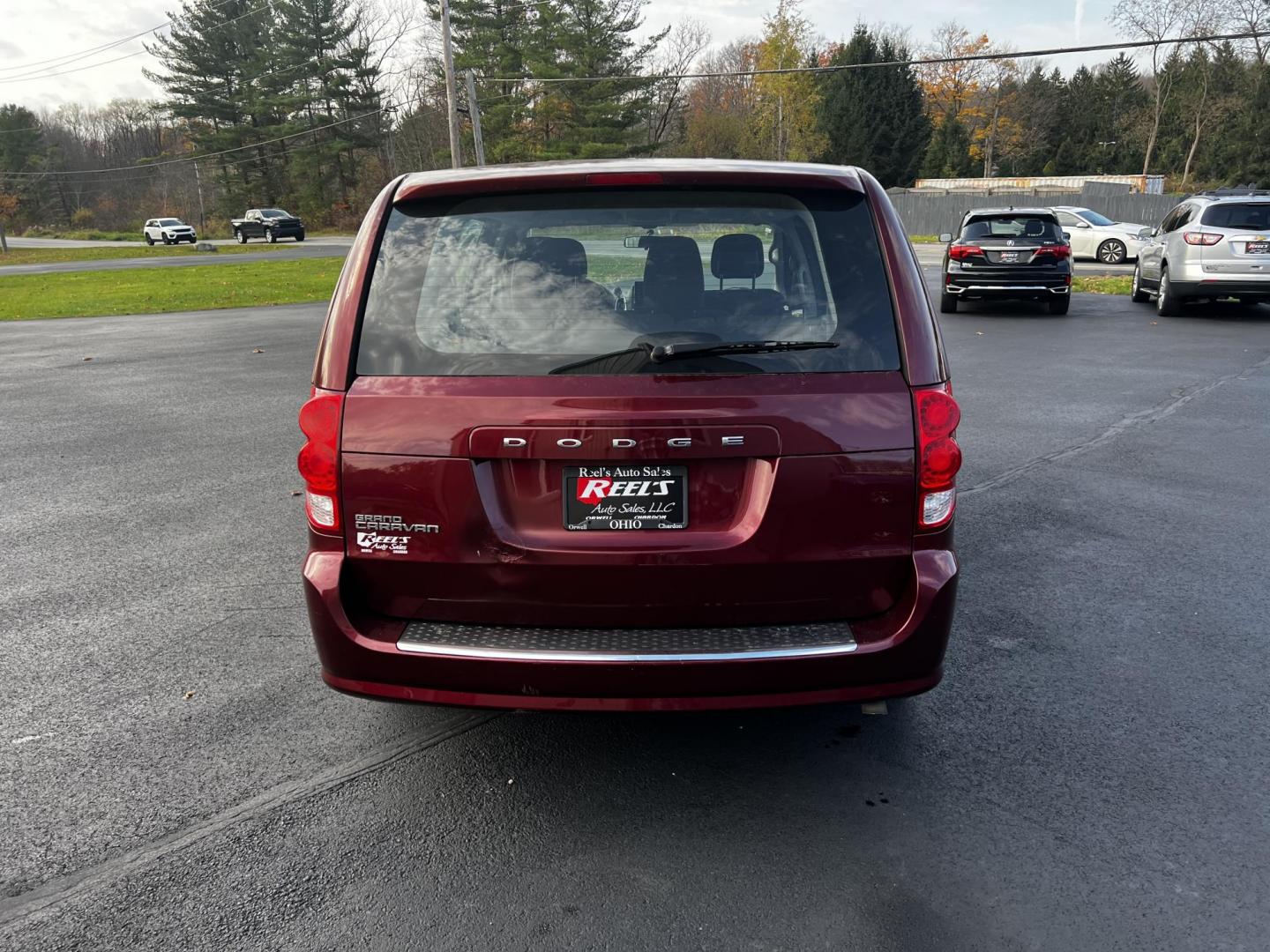 2016 Red /Black Dodge Grand Caravan SE (2C4RDGBG1GR) with an 3.6L V6 DOHC 24V FFV engine, 6A transmission, located at 11115 Chardon Rd. , Chardon, OH, 44024, (440) 214-9705, 41.580246, -81.241943 - Photo#8