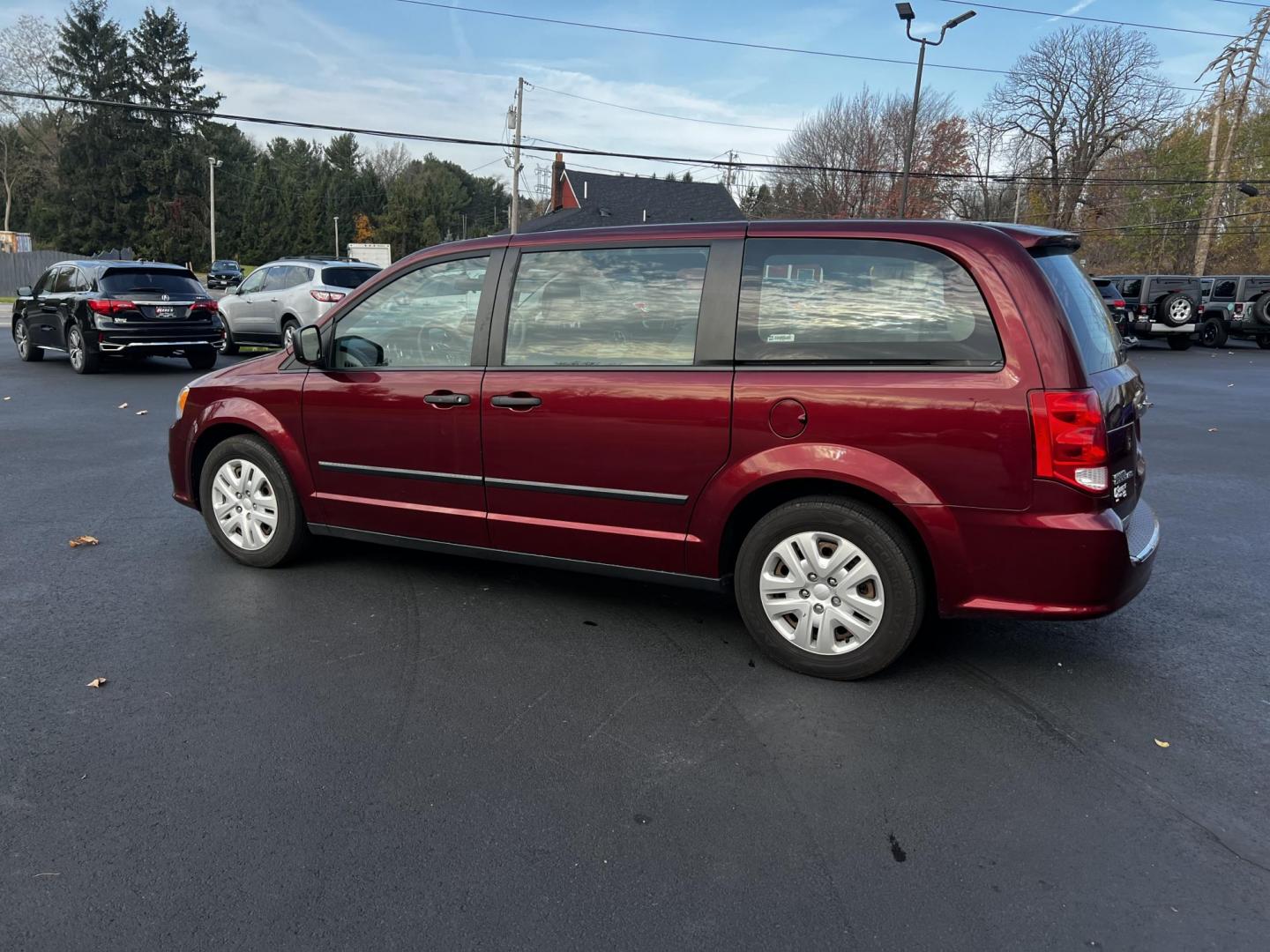 2016 Red /Black Dodge Grand Caravan SE (2C4RDGBG1GR) with an 3.6L V6 DOHC 24V FFV engine, 6A transmission, located at 11115 Chardon Rd. , Chardon, OH, 44024, (440) 214-9705, 41.580246, -81.241943 - Photo#10