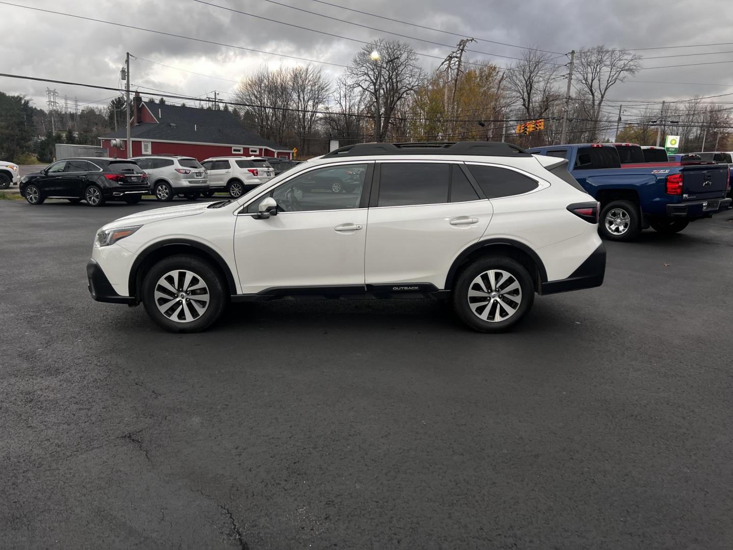 2022 White /Gray Subaru Outback Premium (4S4BTADC0N3) with an 2.5L H4 DOHC 16V engine, Automatic transmission, located at 11115 Chardon Rd. , Chardon, OH, 44024, (440) 214-9705, 41.580246, -81.241943 - This 2022 Subaru Outback Premium is a well-rounded SUV with a focus on comfort, technology, and safety. It features a 2.5L H4 engine with the brand's signature Symmetrical All-Wheel Drive, providing excellent traction and stability. With a highway fuel efficiency of 33 MPG, it balances performance w - Photo#21