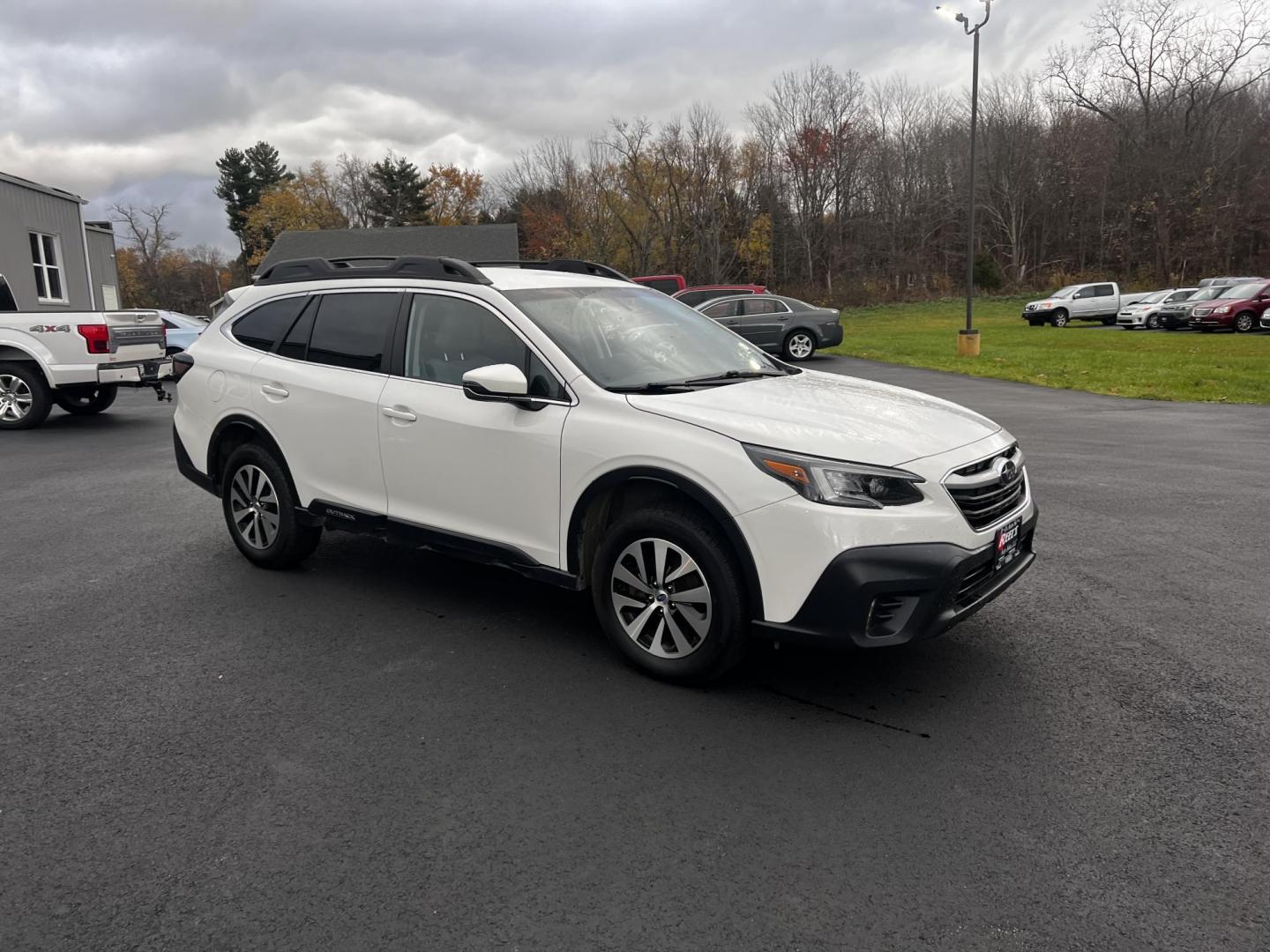 2022 White /Gray Subaru Outback Premium (4S4BTADC0N3) with an 2.5L H4 DOHC 16V engine, Automatic transmission, located at 11115 Chardon Rd. , Chardon, OH, 44024, (440) 214-9705, 41.580246, -81.241943 - This 2022 Subaru Outback Premium is a well-rounded SUV with a focus on comfort, technology, and safety. It features a 2.5L H4 engine with the brand's signature Symmetrical All-Wheel Drive, providing excellent traction and stability. With a highway fuel efficiency of 33 MPG, it balances performance w - Photo#11