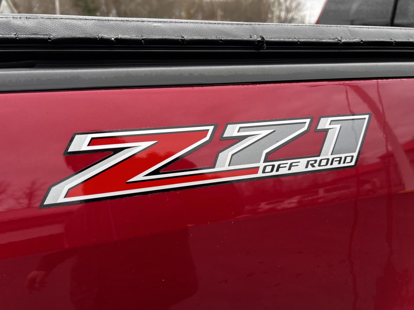 2017 Red /Black Chevrolet Colorado Z71 Crew Cab 4WD Short Box (1GCGTDEN9H1) with an 3.6L V6 DOHC 24V GAS engine, 8-Speed Automatic transmission, located at 547 E. Main St., Orwell, OH, 44076, (440) 437-5893, 41.535435, -80.847855 - This 2017 Chevrolet Colorado Z71 Crew Cab 4WD is equipped with a 3.6-liter V6 engine paired with a 8-speed automatic transmission, providing a towing capacity of 7,600 pounds, making it practical for both everyday use and heavier towing tasks. Offering up to 24 MPG on the highway, it balances perfor - Photo#12